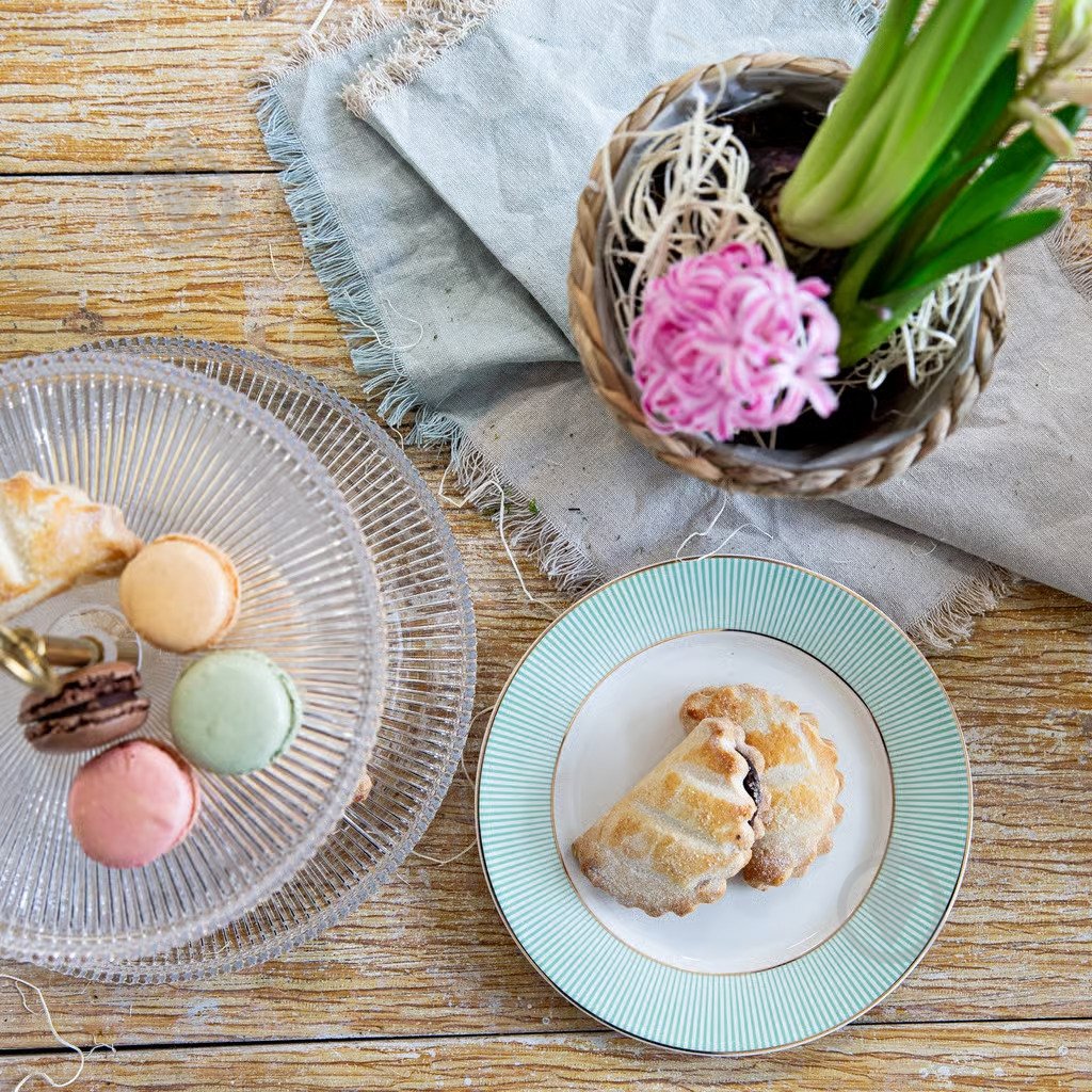 Тарелка десертная Ambition BLISS, фарфор, 19см, бело-мятная - фото 2 Тарелка десертная Ambition BLISS, фарфор, 19см, бело-мятная - фото 2