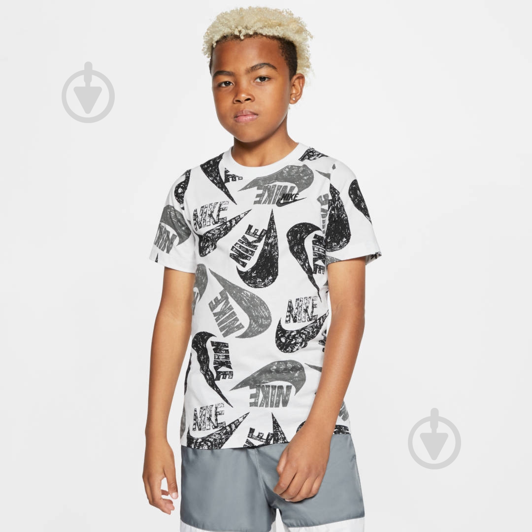 Футболка Nike B NSW TEE FW MARKER MASH CV2149-100 р.XS белый - фото 4 Футболка Nike B NSW TEE FW MARKER MASH CV2149-100 р.XS белый - фото 4