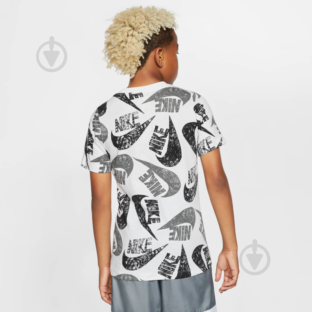 Футболка Nike B NSW TEE FW MARKER MASH CV2149-100 р.XS белый - фото 5 Футболка Nike B NSW TEE FW MARKER MASH CV2149-100 р.XS белый - фото 5