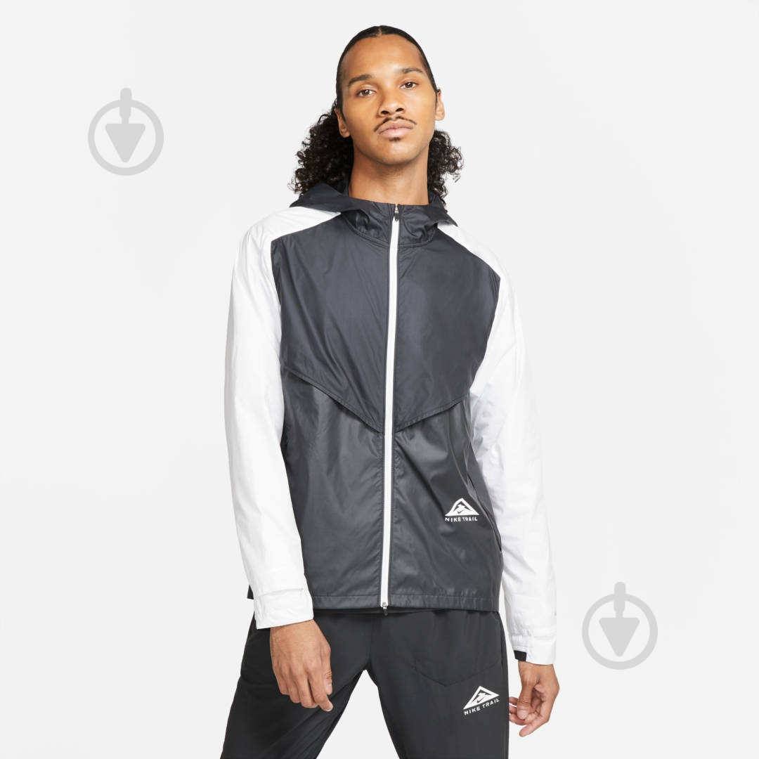 Вітрівка чоловіча весняна Nike M NK SF TRAIL WINDRUNNER JKT CZ9054-010 р.L чорно-сіра - фото 2 Вітрівка чоловіча весняна Nike M NK SF TRAIL WINDRUNNER JKT CZ9054-010 р.L чорно-сіра - фото 2