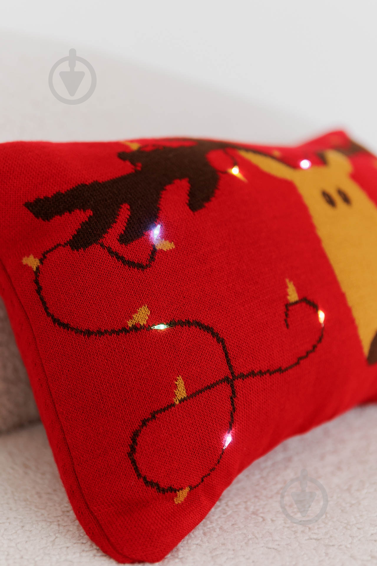 Подушка декоративна в'язана Олень з ліхтариками 30x45 см червоний Прованс - фото 3