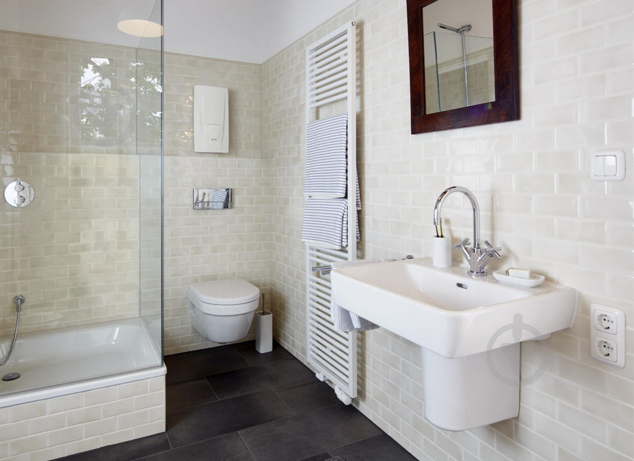 Електроводонагрівач проточний Clage DBX 18 Next (18 кВт) - фото 4