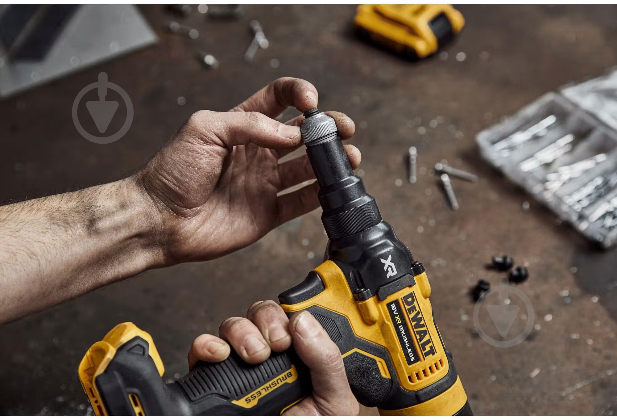 Заклепочник аккумуляторный DeWalt DCF403E1GT - фото 6