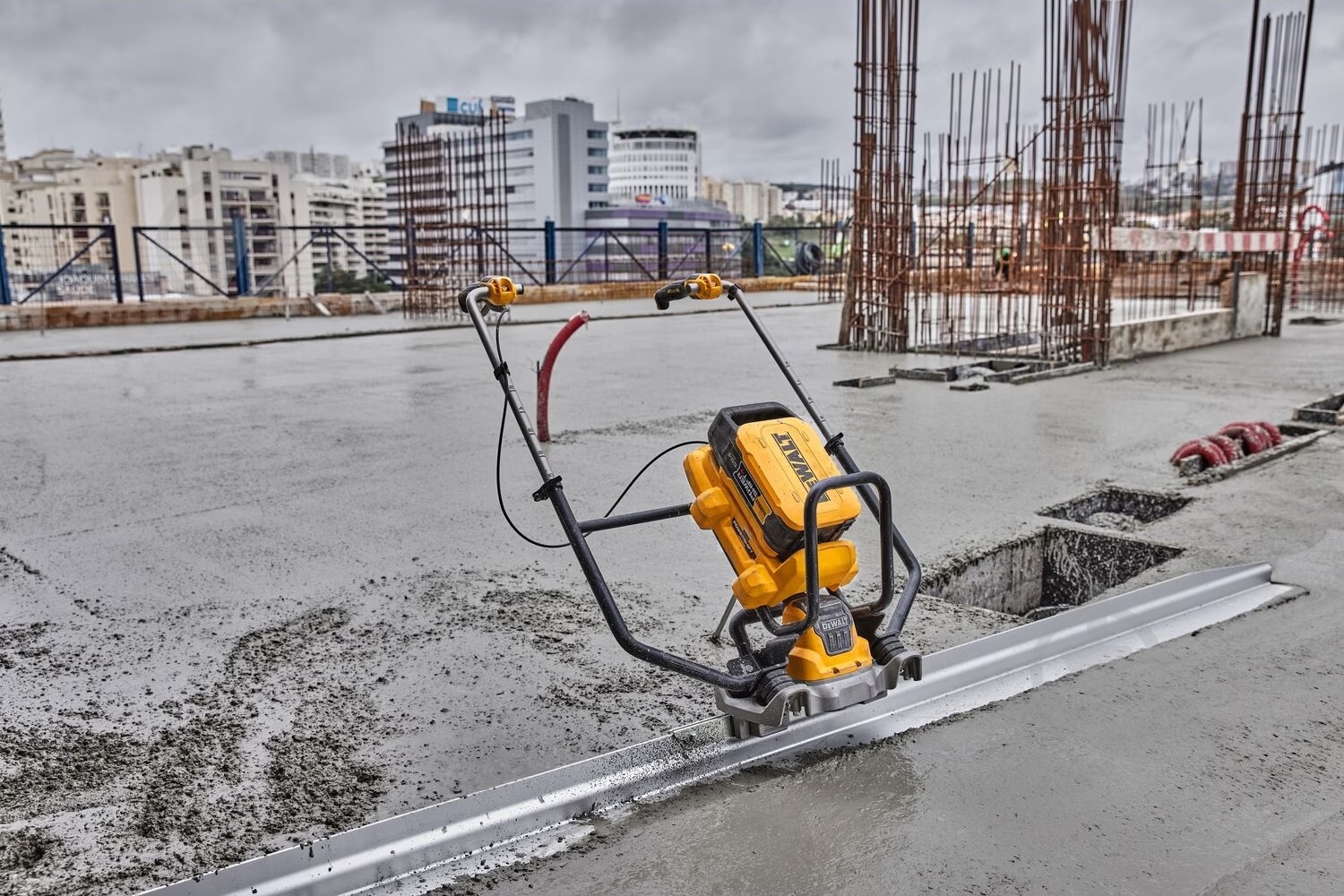 Виброрейка DeWalt DCPS330N аккумуляторная POWERSHIFT - фото 10