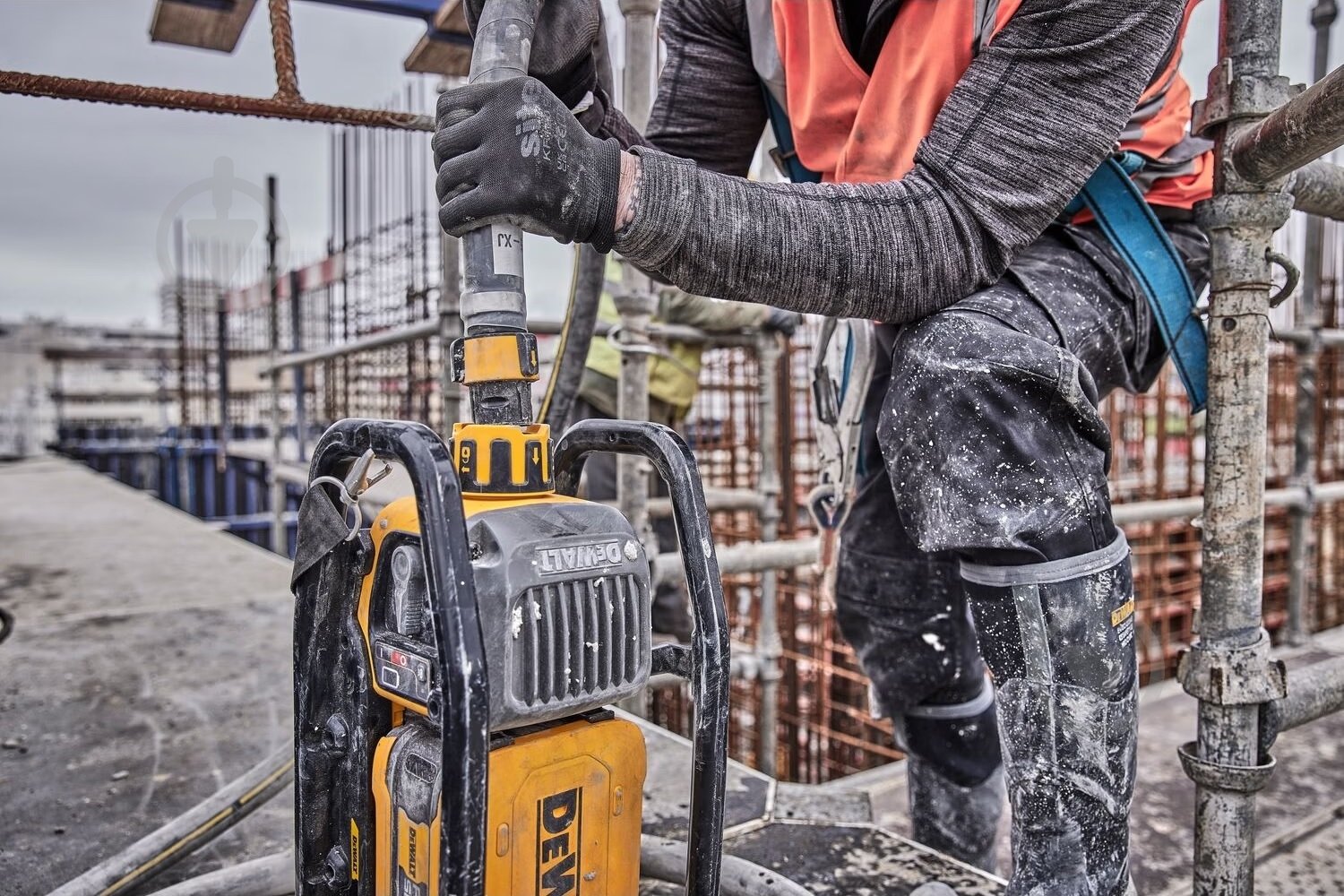 Вибратор для бетона DeWalt POWERSHIFT DCPS320N - фото 11