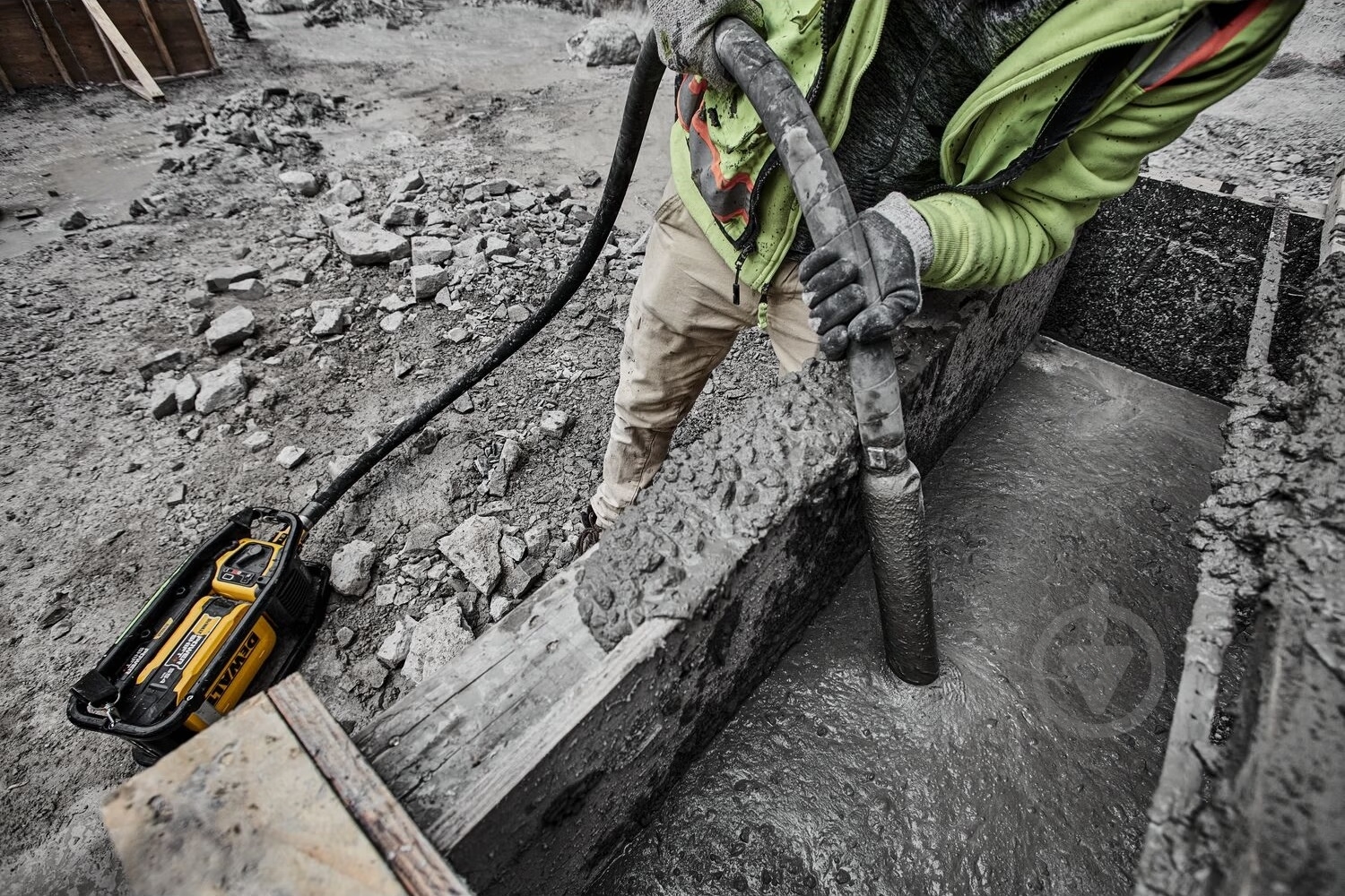 Вибратор для бетона DeWalt POWERSHIFT DCPS320N - фото 7