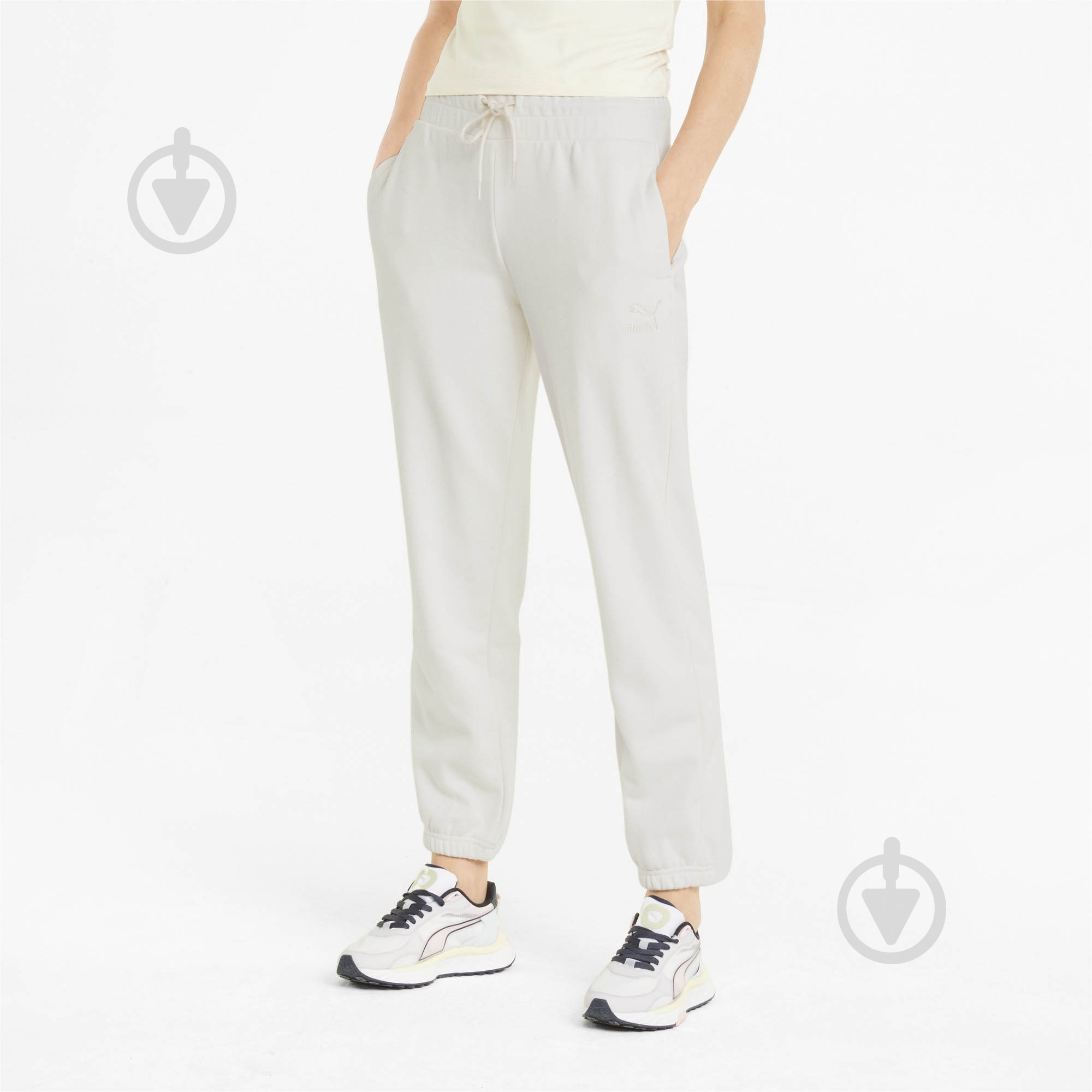Брюки Puma Classics Relaxed Pants 53506399 р. L бежевый - фото 1