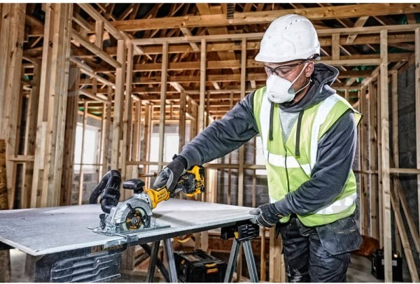 Пила дисковая DeWalt DCS571P2 - фото 3