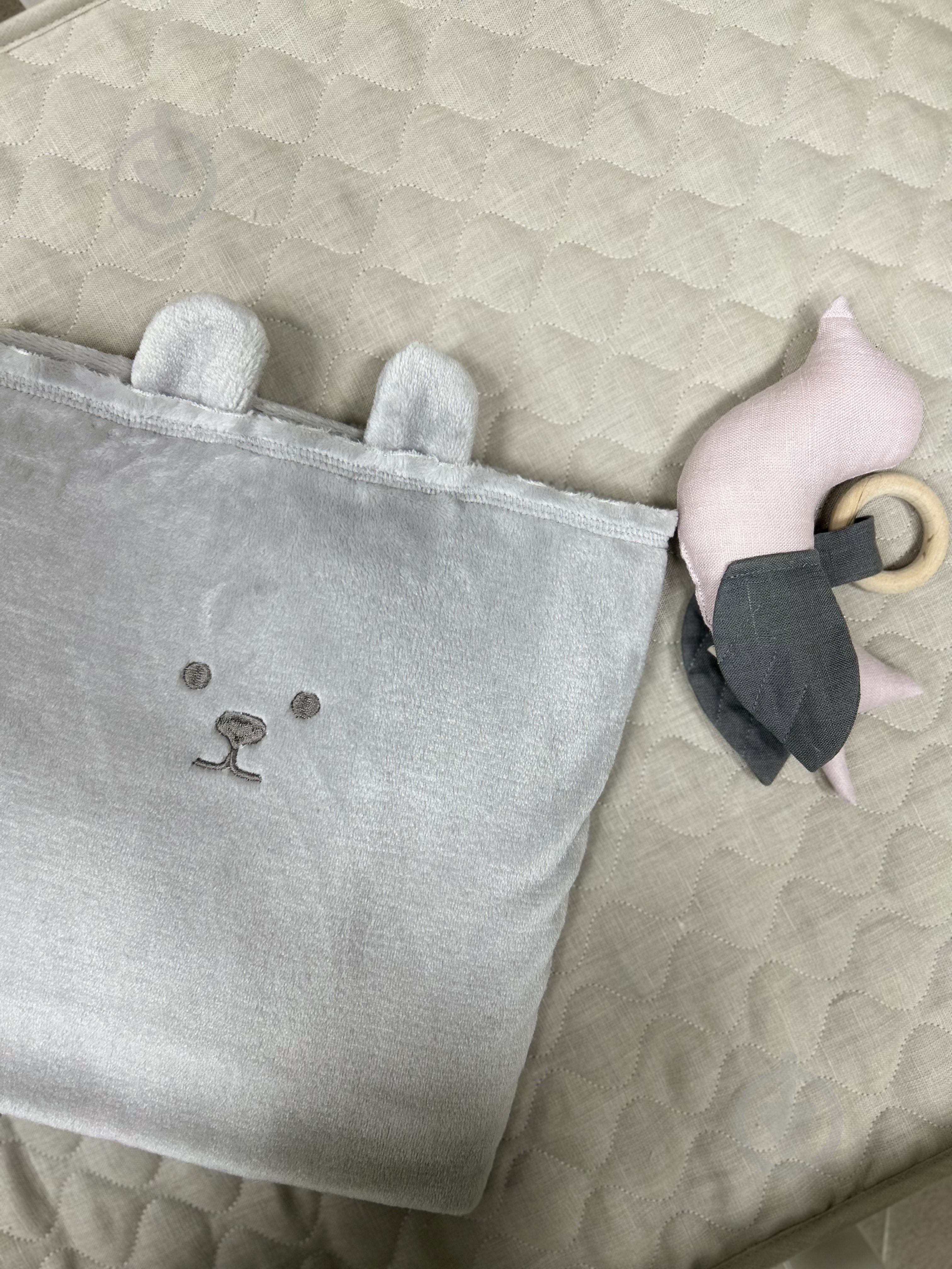 Плед Sasha Медвежонок 80x80 см серый - фото 1