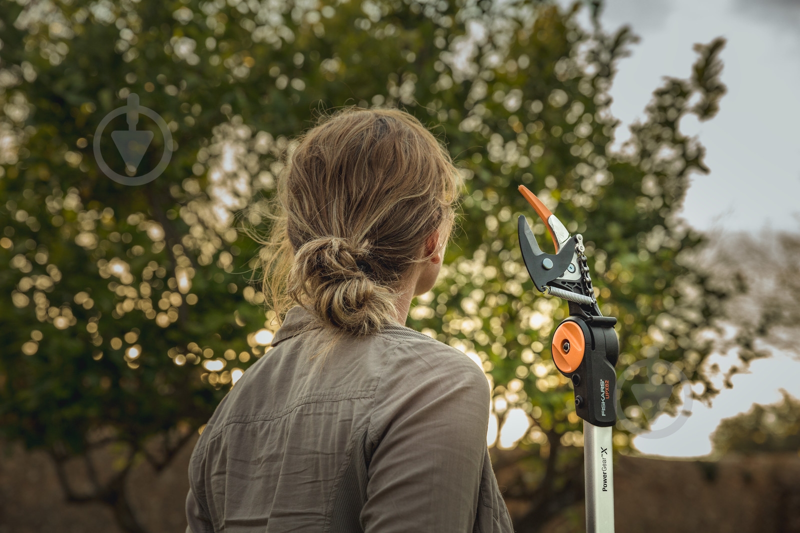 УЦЕНКА! Сучкорез универсальный Fiskars TREE PRUNER UPX82 (УЦ №101) - фото 3 УЦЕНКА! Сучкорез универсальный Fiskars TREE PRUNER UPX82 (УЦ №101) - фото 3