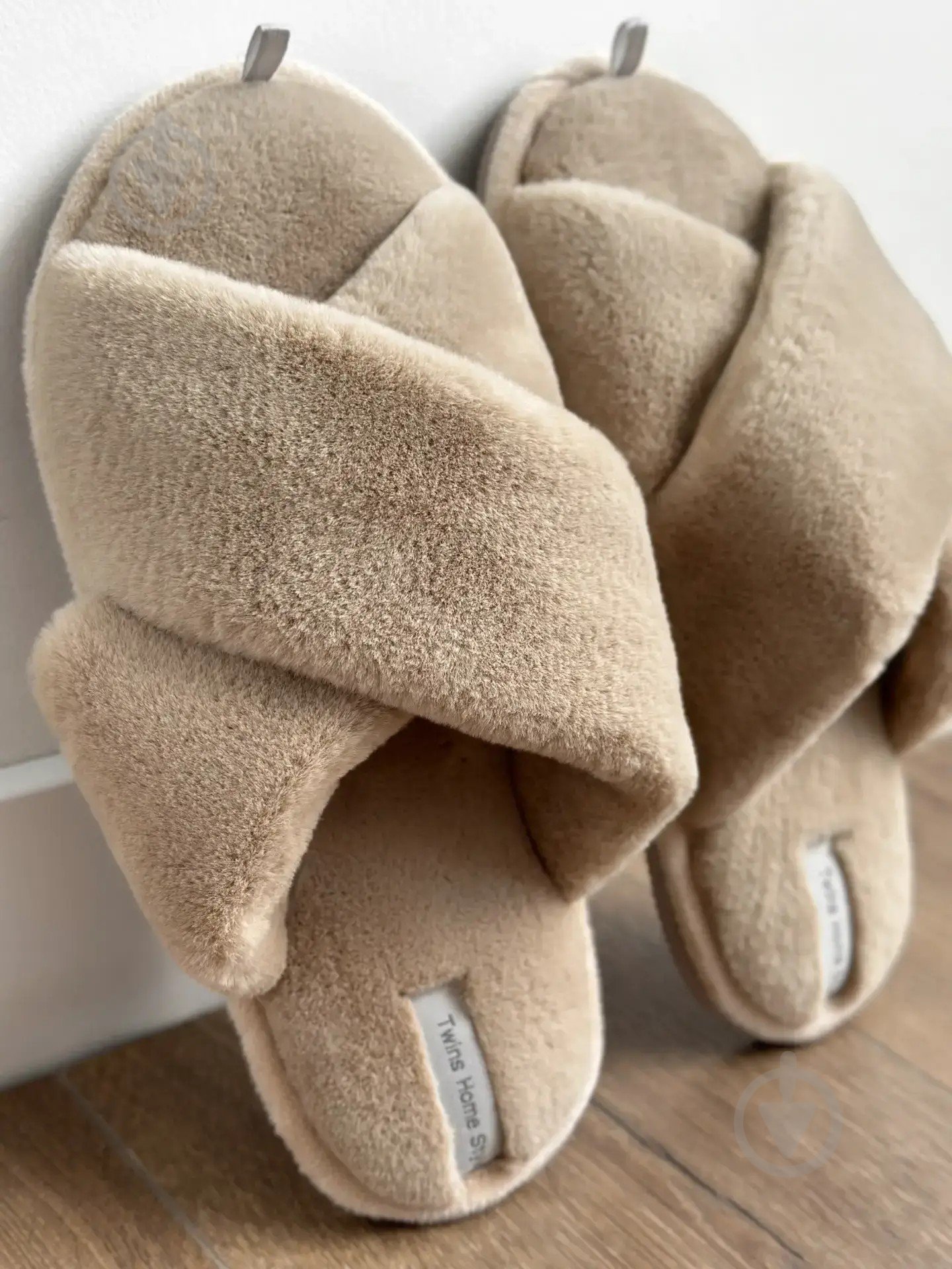 Тапки домашние Twins меховые перекрест 15129 р.38/39 бежевый - фото 6 Тапки домашние Twins меховые перекрест 15129 р.38/39 бежевый - фото 6