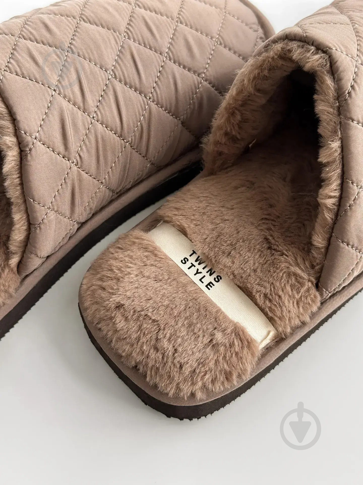 Тапки домашние Twins HS-LUX стеганные 15887 р.44/45 коричневый - фото 5 Тапки домашние Twins HS-LUX стеганные 15887 р.44/45 коричневый - фото 5