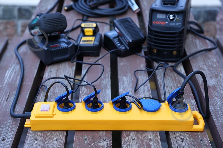 Подовжувач з вимикачем Brennenstuhl Super-Solid SL 554 із заземленням 5 гн. жовтий 2 м 1159900205 - фото 5 Подовжувач з вимикачем Brennenstuhl Super-Solid SL 554 із заземленням 5 гн. жовтий 2 м 1159900205 - фото 5