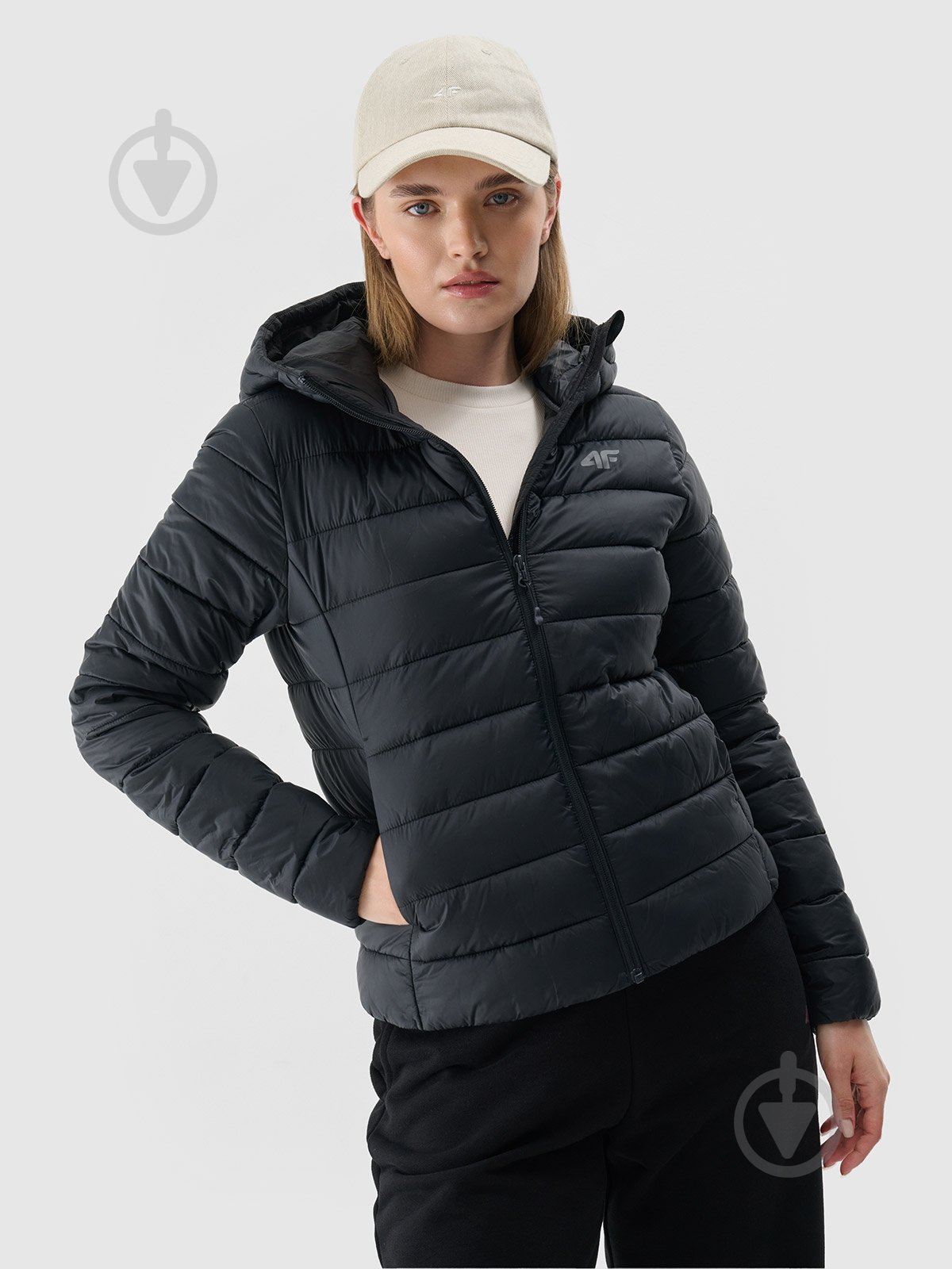 Куртка жіноча демісезонна 4F DOWN JACKET F468 4FWAW24TDJAF468-20S р.XS чорна - фото 1