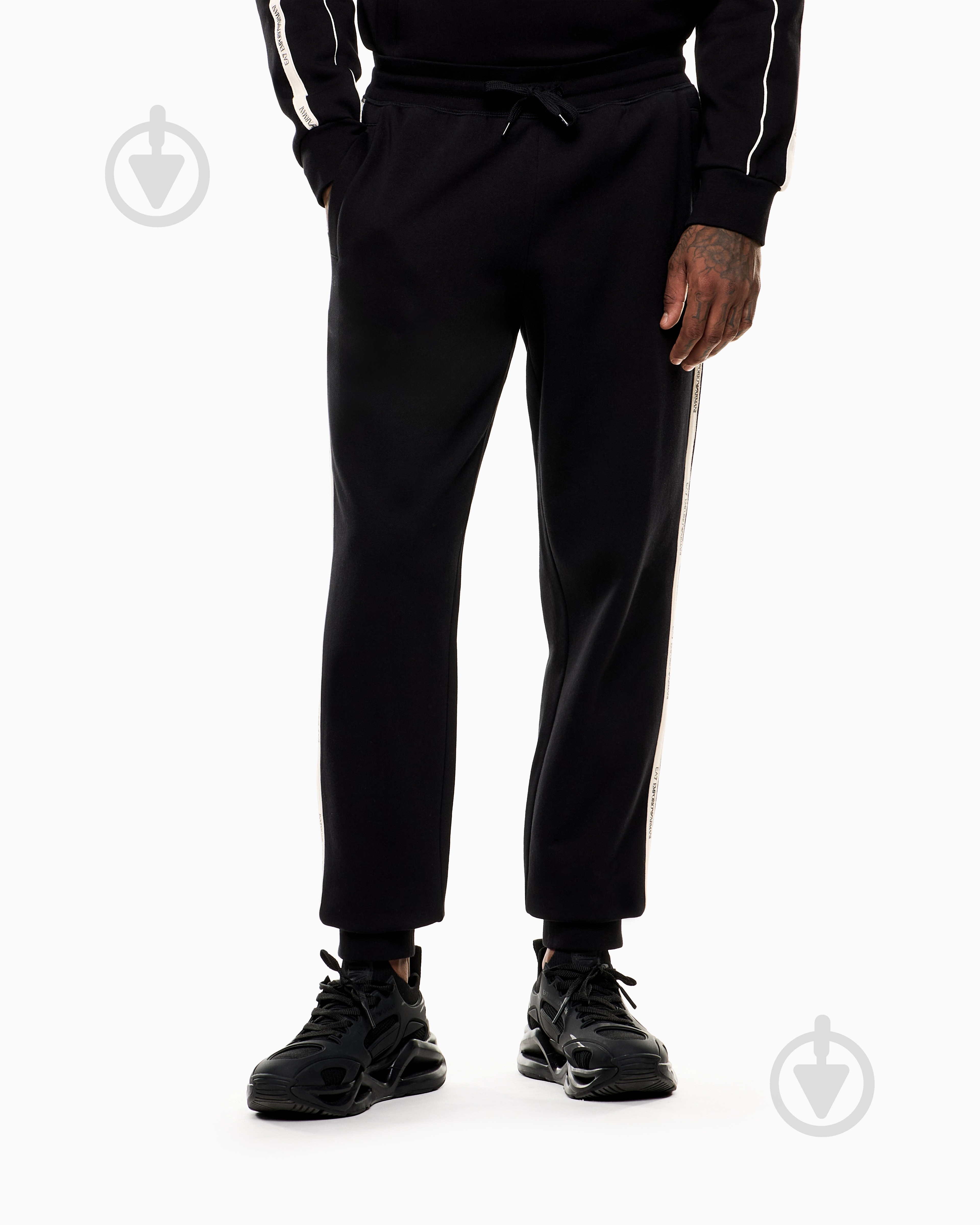 Штани EA7 LOGO SERIES M TAPE PANTS CH BR 7M000974-AF10377-UC001 р. S чорний - фото 1 Штани EA7 LOGO SERIES M TAPE PANTS CH BR 7M000974-AF10377-UC001 р. S чорний - фото 1