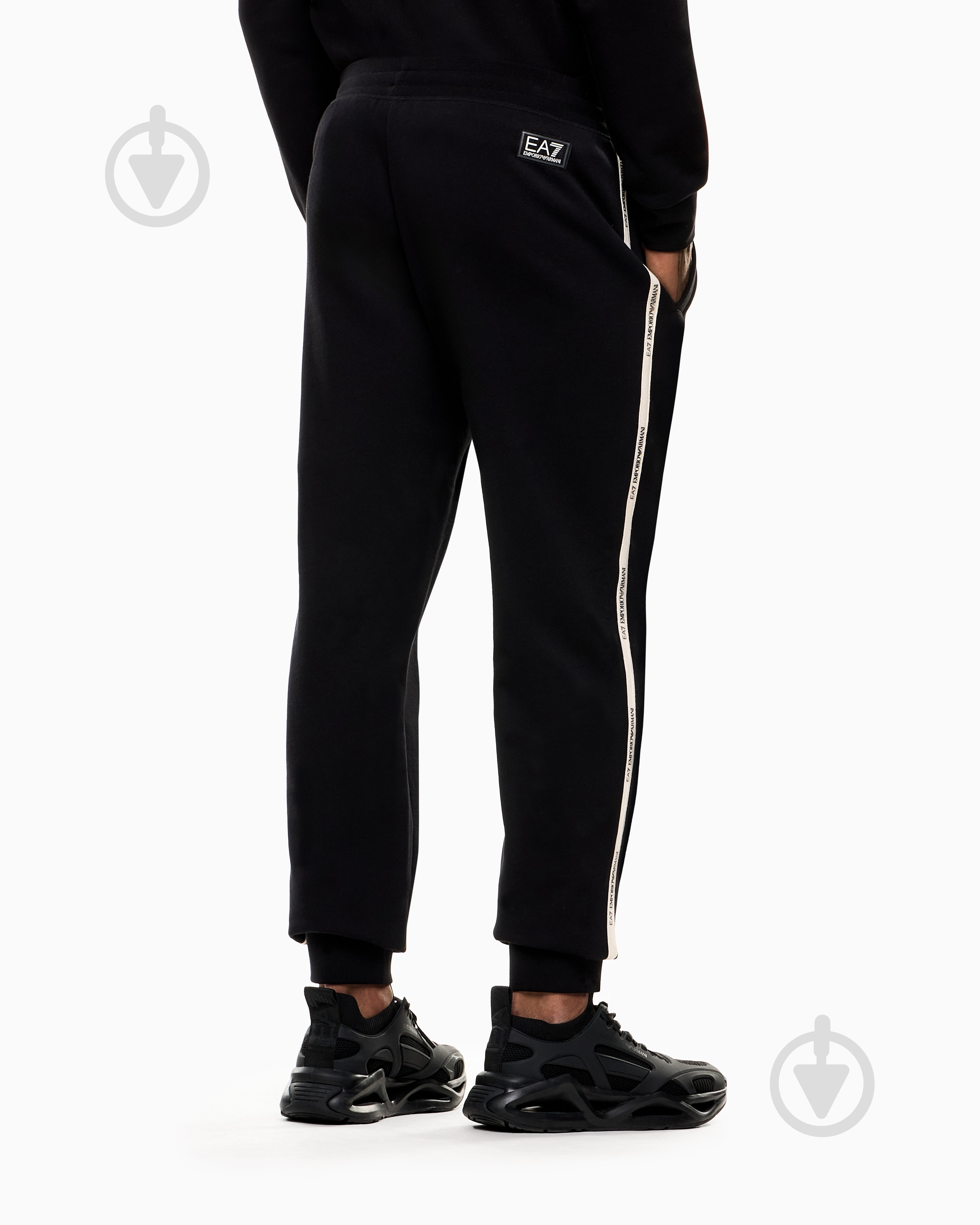 Штани EA7 LOGO SERIES M TAPE PANTS CH BR 7M000974-AF10377-UC001 р. S чорний - фото 2 Штани EA7 LOGO SERIES M TAPE PANTS CH BR 7M000974-AF10377-UC001 р. S чорний - фото 2