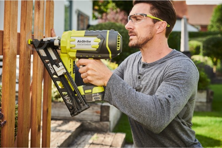 Степлер аккумуляторный RYOBI ONE+ R15GN18-0 - фото 4 Степлер аккумуляторный RYOBI ONE+ R15GN18-0 - фото 4