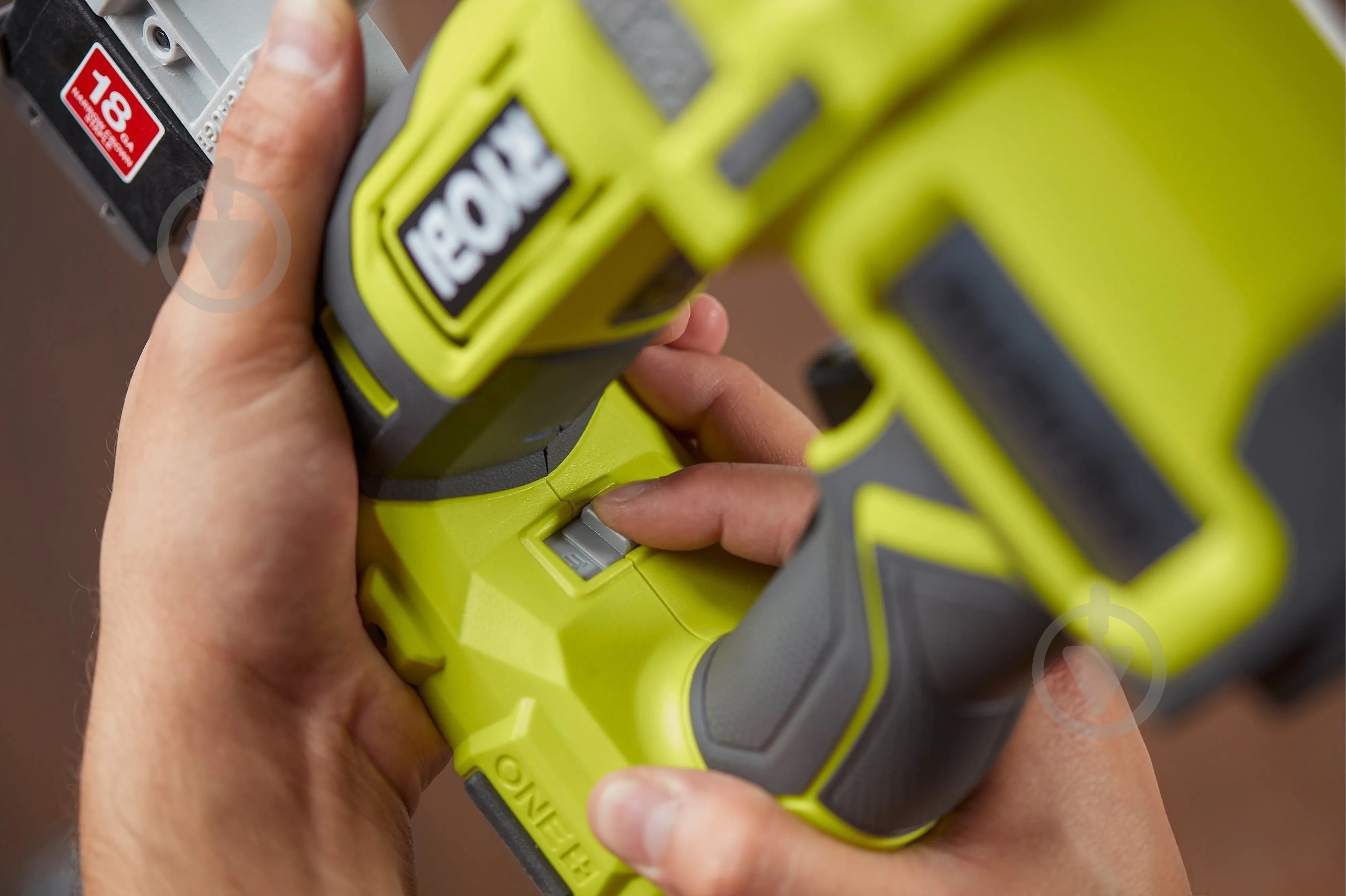 Степлер аккумуляторный RYOBI ONE+ R18GN18-0 - фото 5