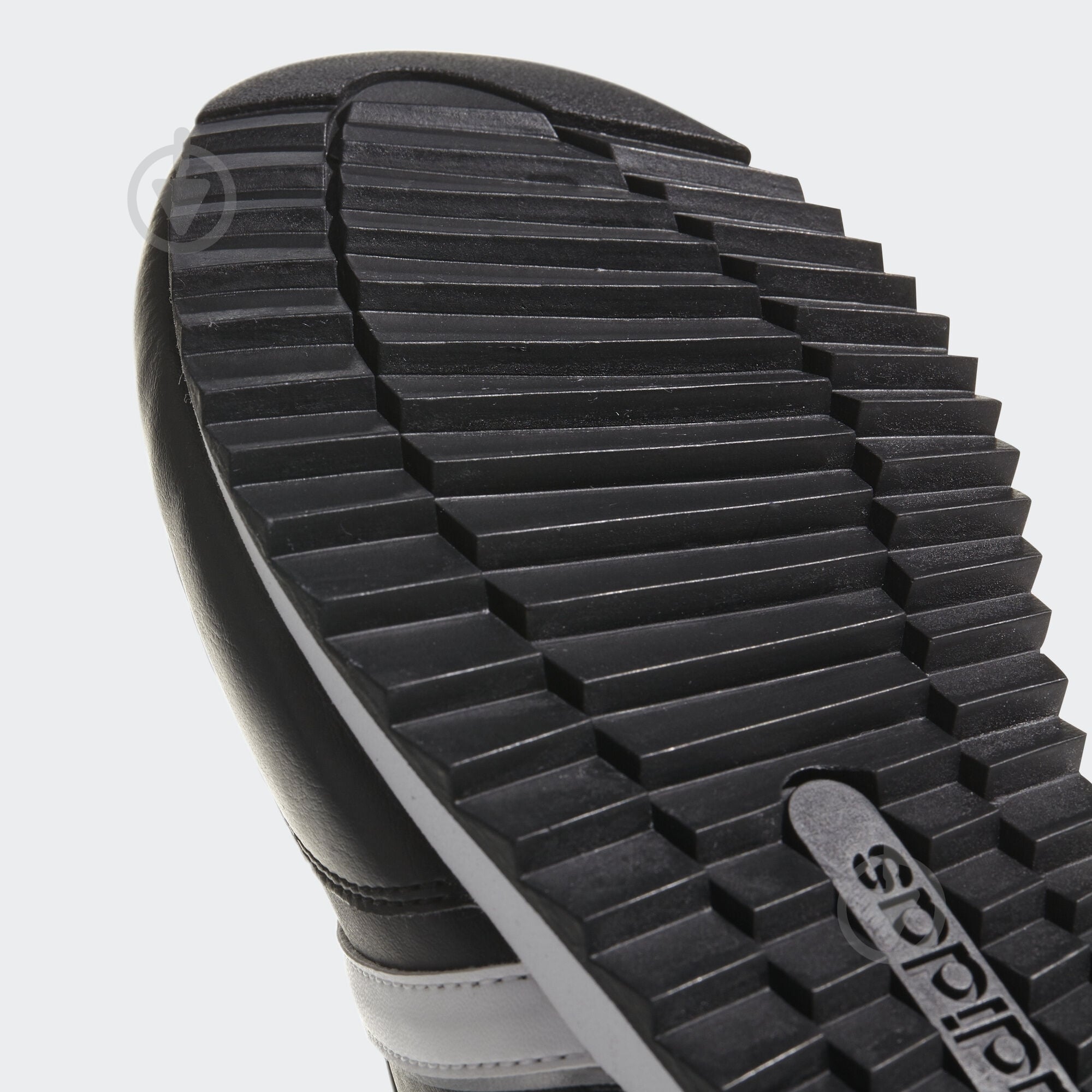 Кросівки чоловічі зимові Adidas JOGGER CL BB9682 р.41 1/3 чорні - фото 9 Кросівки чоловічі зимові Adidas JOGGER CL BB9682 р.41 1/3 чорні - фото 9