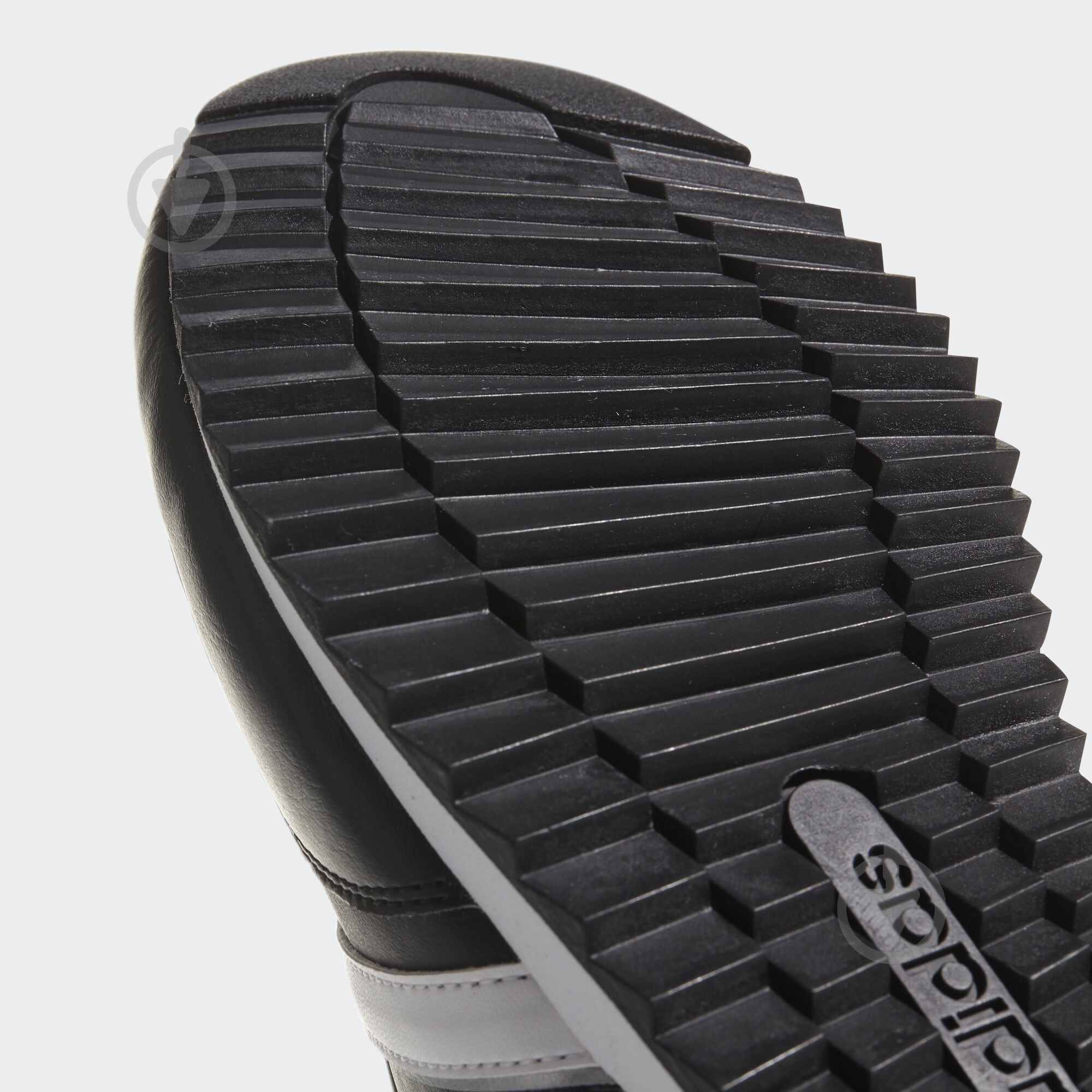 Кроссовки мужские зимние Adidas JOGGER CL BB9682 р.43 1/3 черные - фото 9