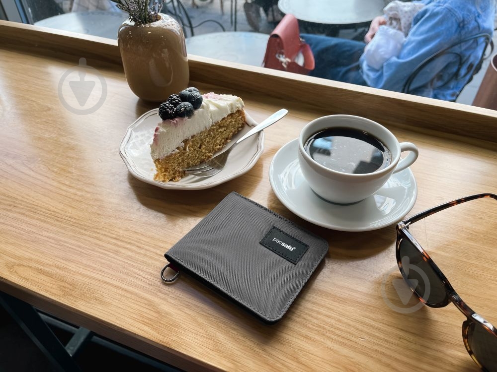 Кошелек Pacsafe RFIDsafe bifold wallet графитовый - фото 5