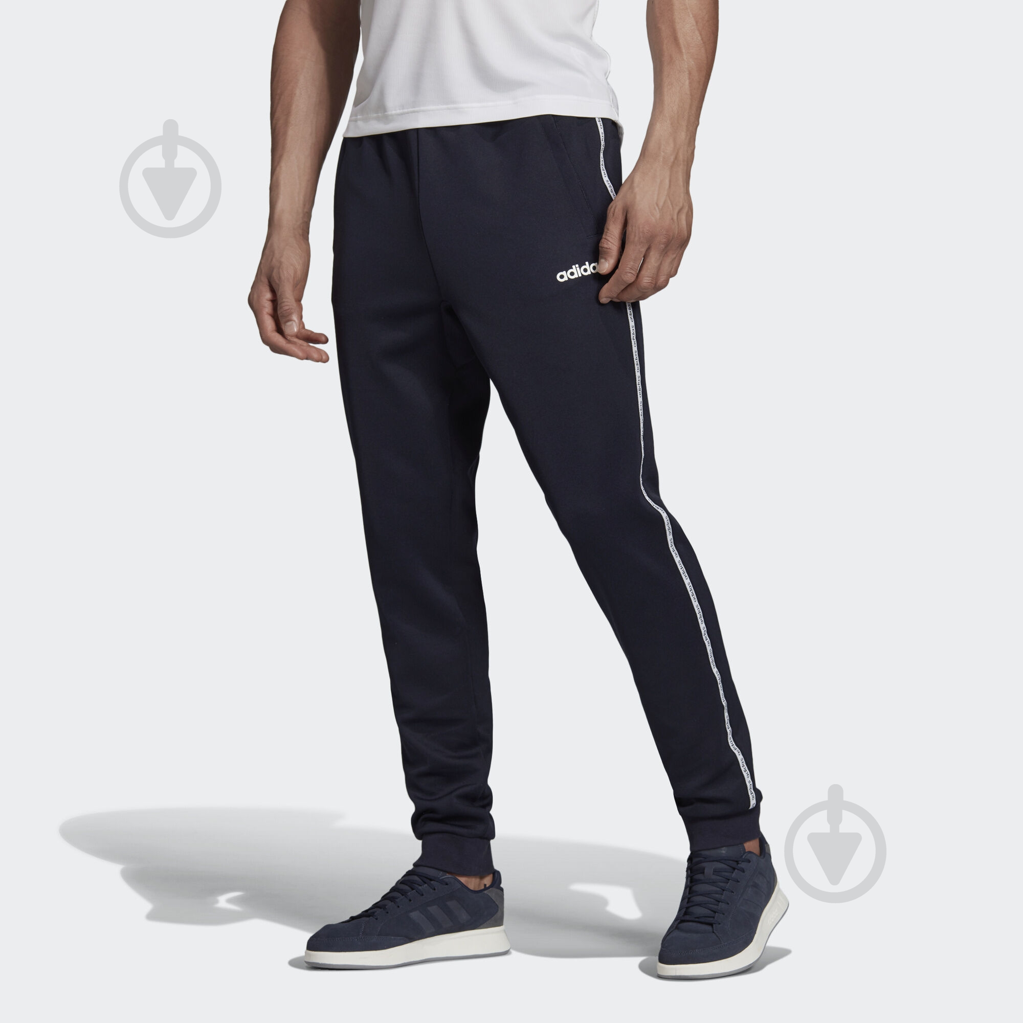 Брюки Adidas M C90 TP EJ9675 р. M темно-синий - фото 3 Брюки Adidas M C90 TP EJ9675 р. M темно-синий - фото 3