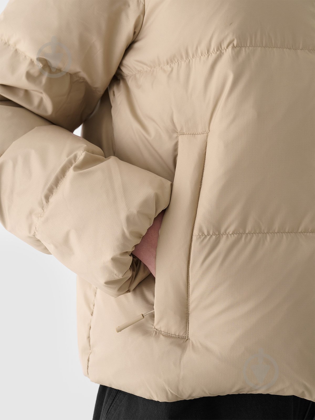 Пуховик жіночий зимовий 4F DOWN JACKET F481 4FWAW24TDJAF481-83S р.S бежевий - фото 6 Пуховик жіночий зимовий 4F DOWN JACKET F481 4FWAW24TDJAF481-83S р.S бежевий - фото 6