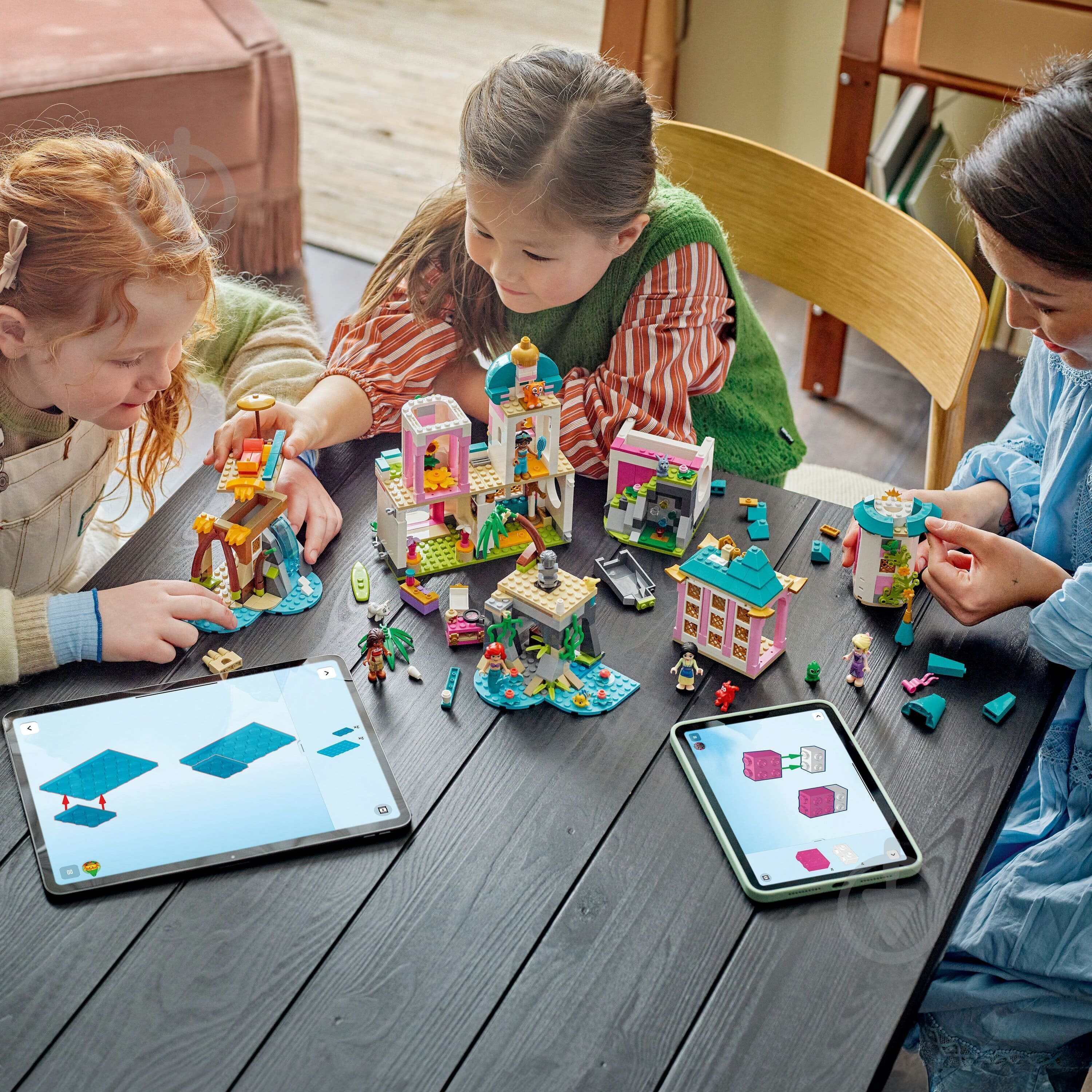 Конструктор LEGO Disney Princess Замок принцеси та королівські улюбленці 43267 - фото 5