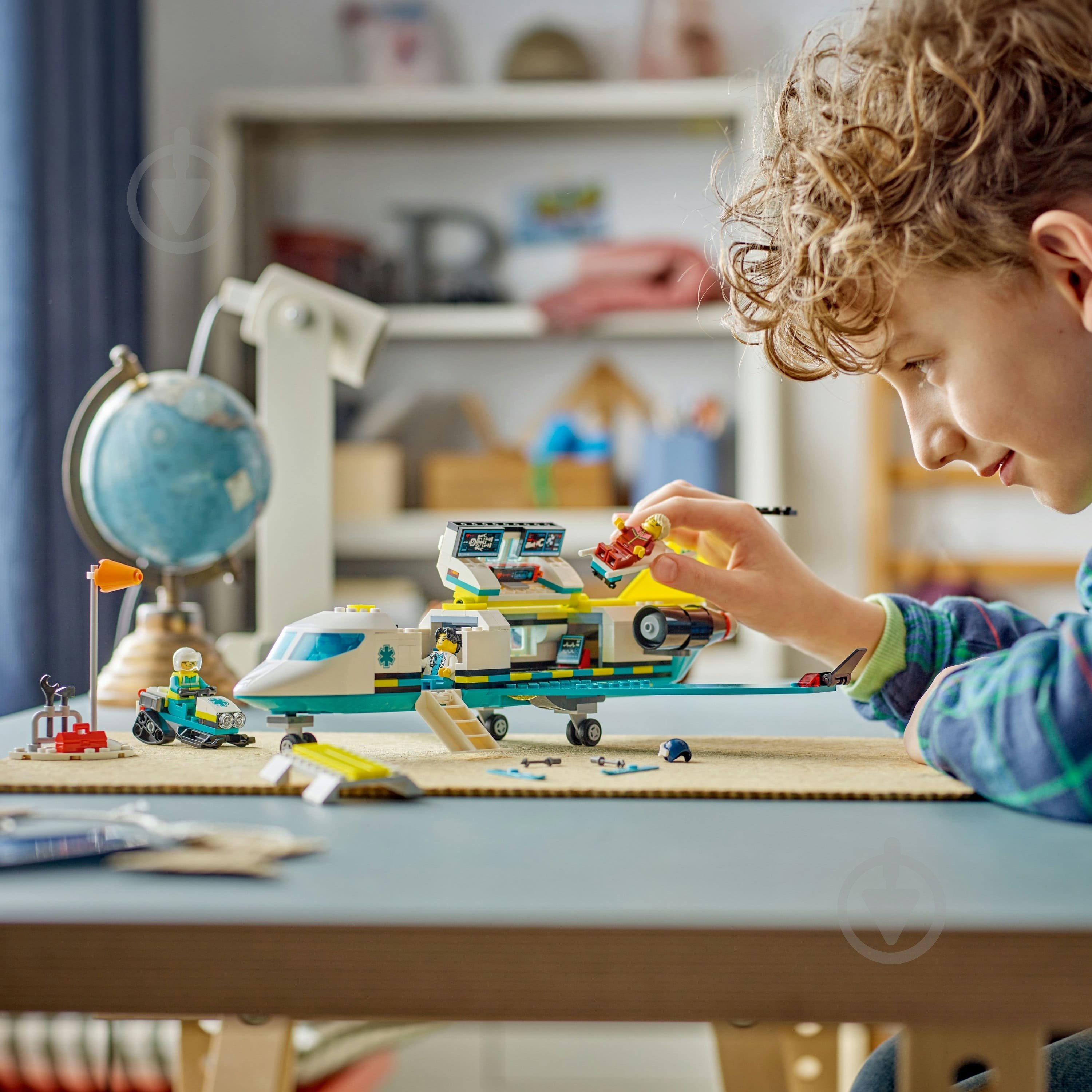 Конструктор LEGO City Літак швидкої медичної допомоги 60465 - фото 4