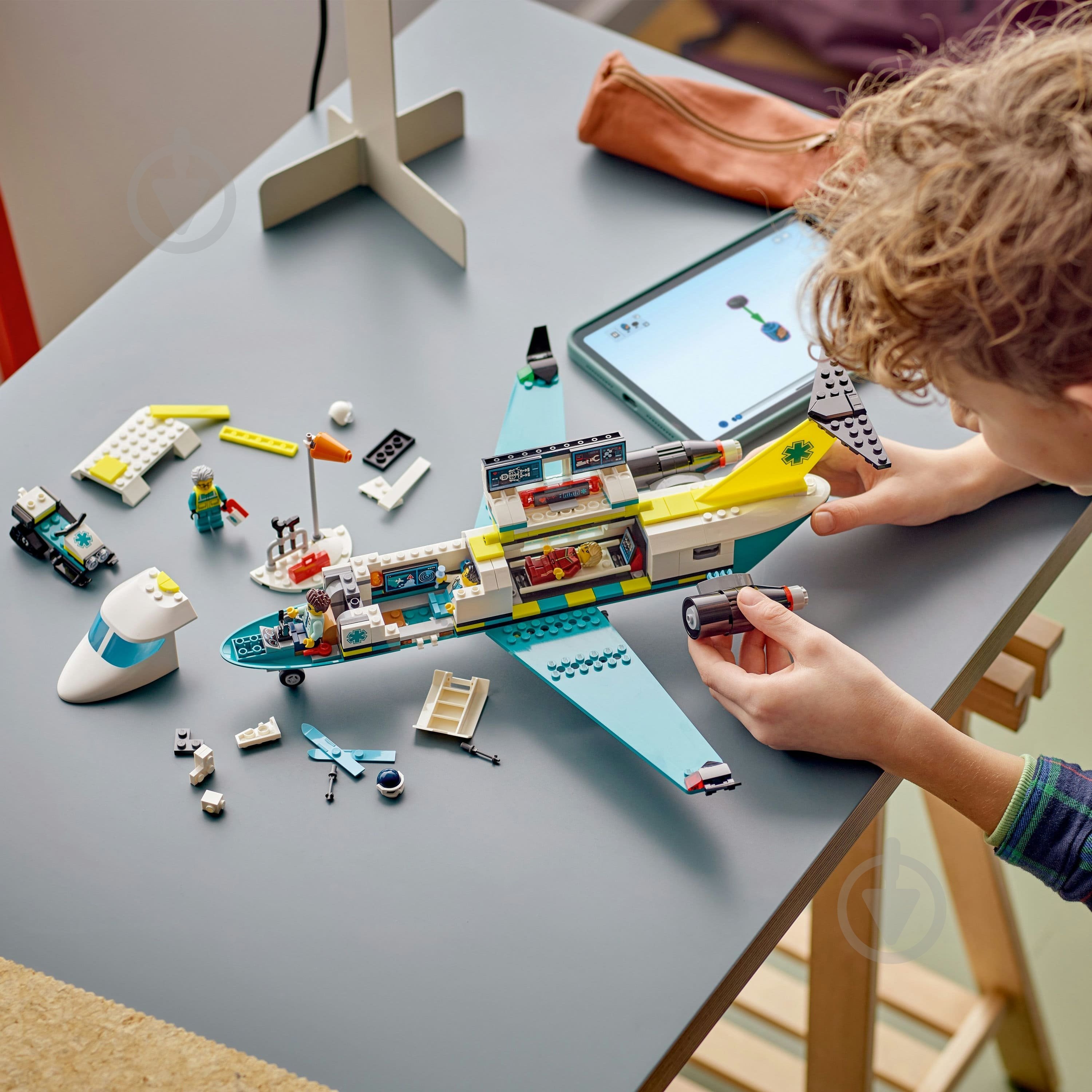 Конструктор LEGO City Літак швидкої медичної допомоги 60465 - фото 5