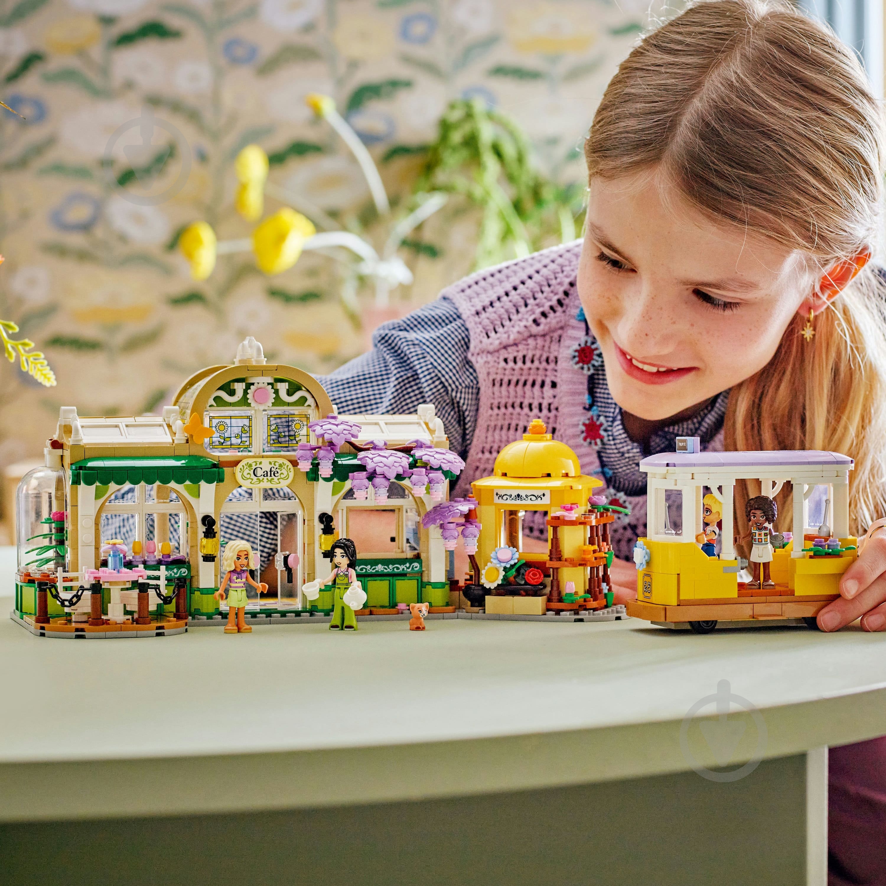 Конструктор LEGO Friends Кавʼярня з рослинами і квіткова крамниця 42671 - фото 4