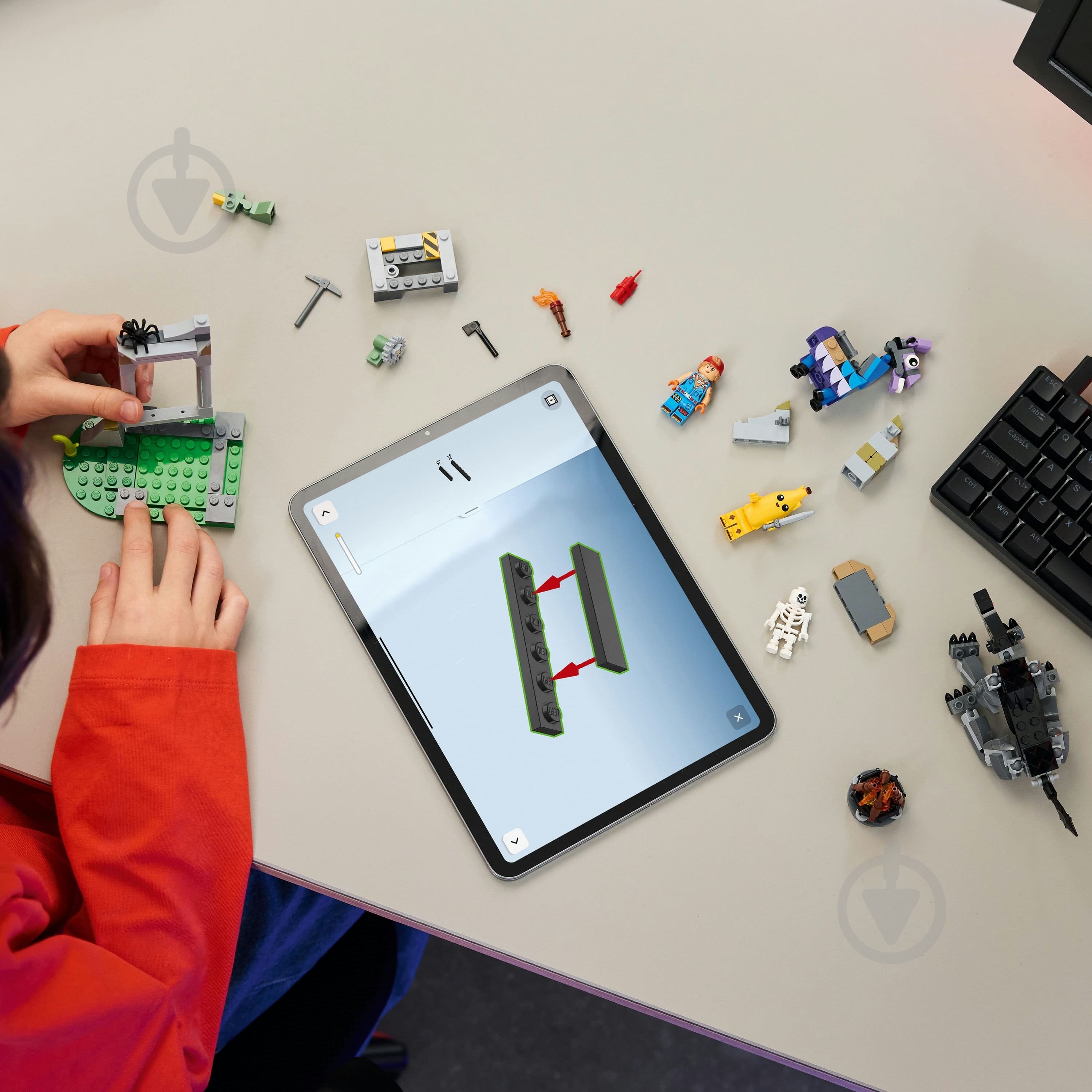 Конструктор LEGO Fortnite Табір Peely та Sparkplug 77075 - фото 5