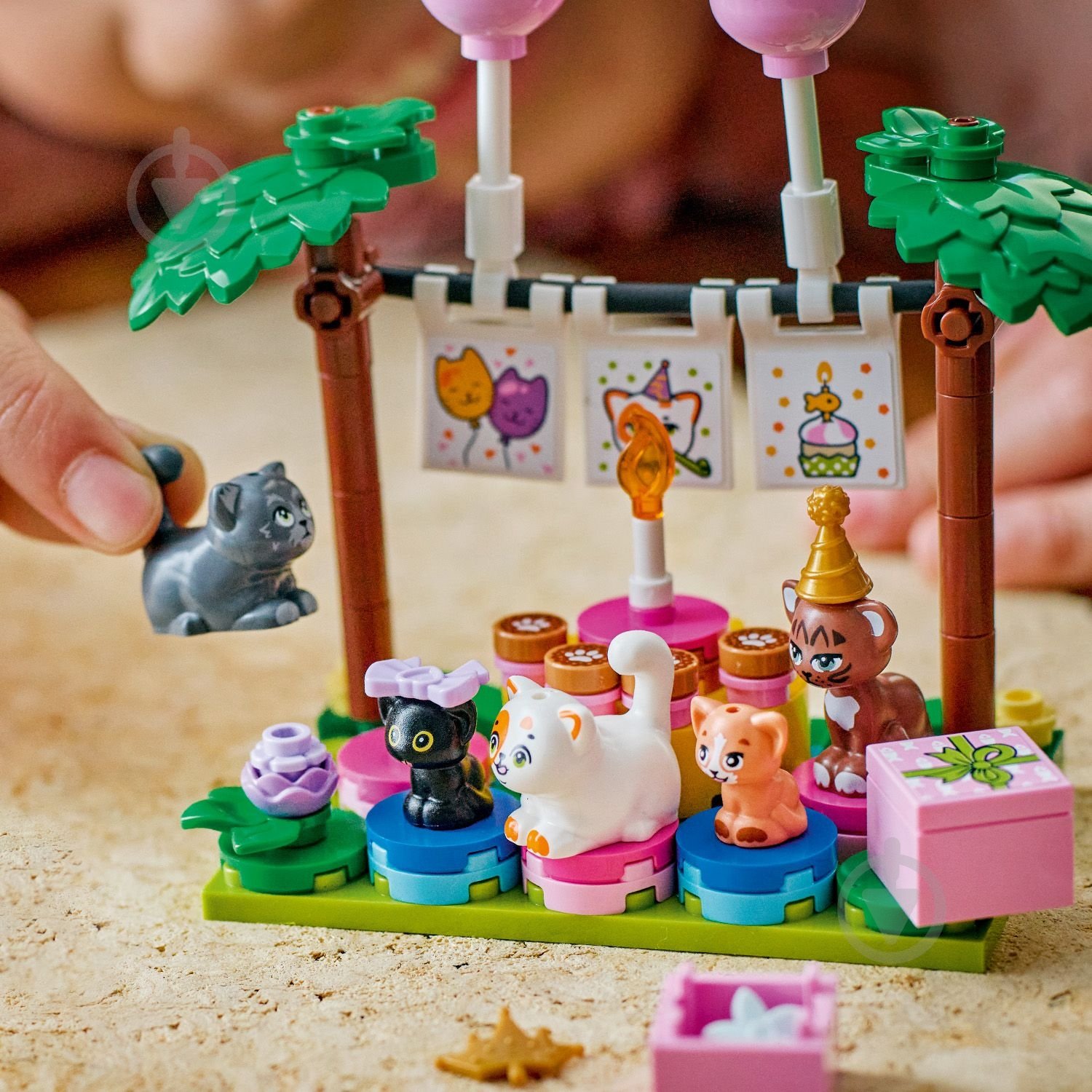 Конструктор LEGO Friends День народження кота і будинок на дереві 42666 - фото 7