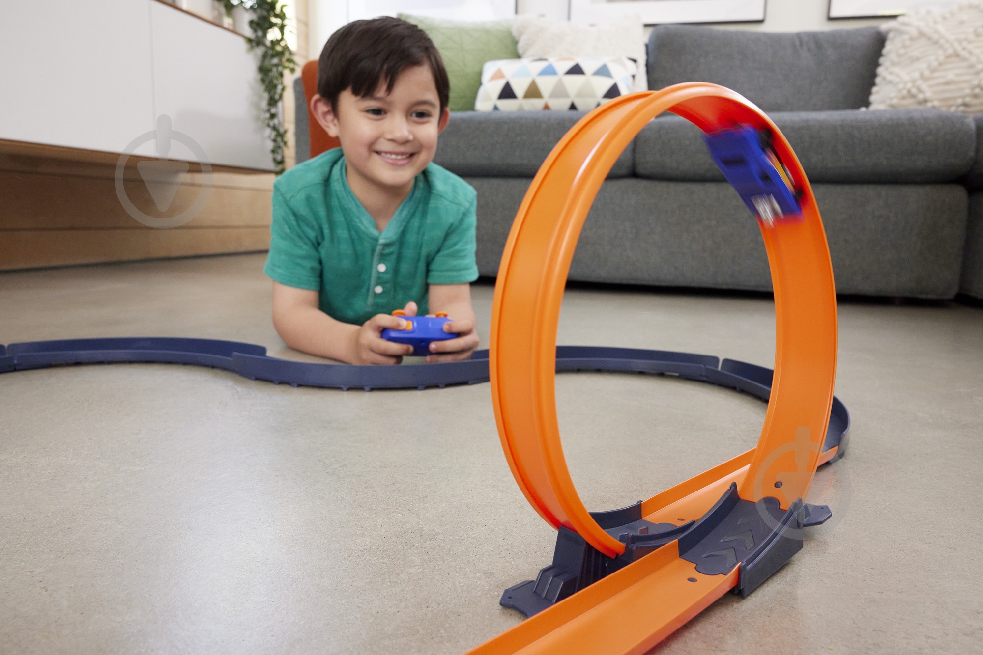 ᐉ Трек Hot Wheels с машинкой 1:64 на радиоуправлении «Вызов