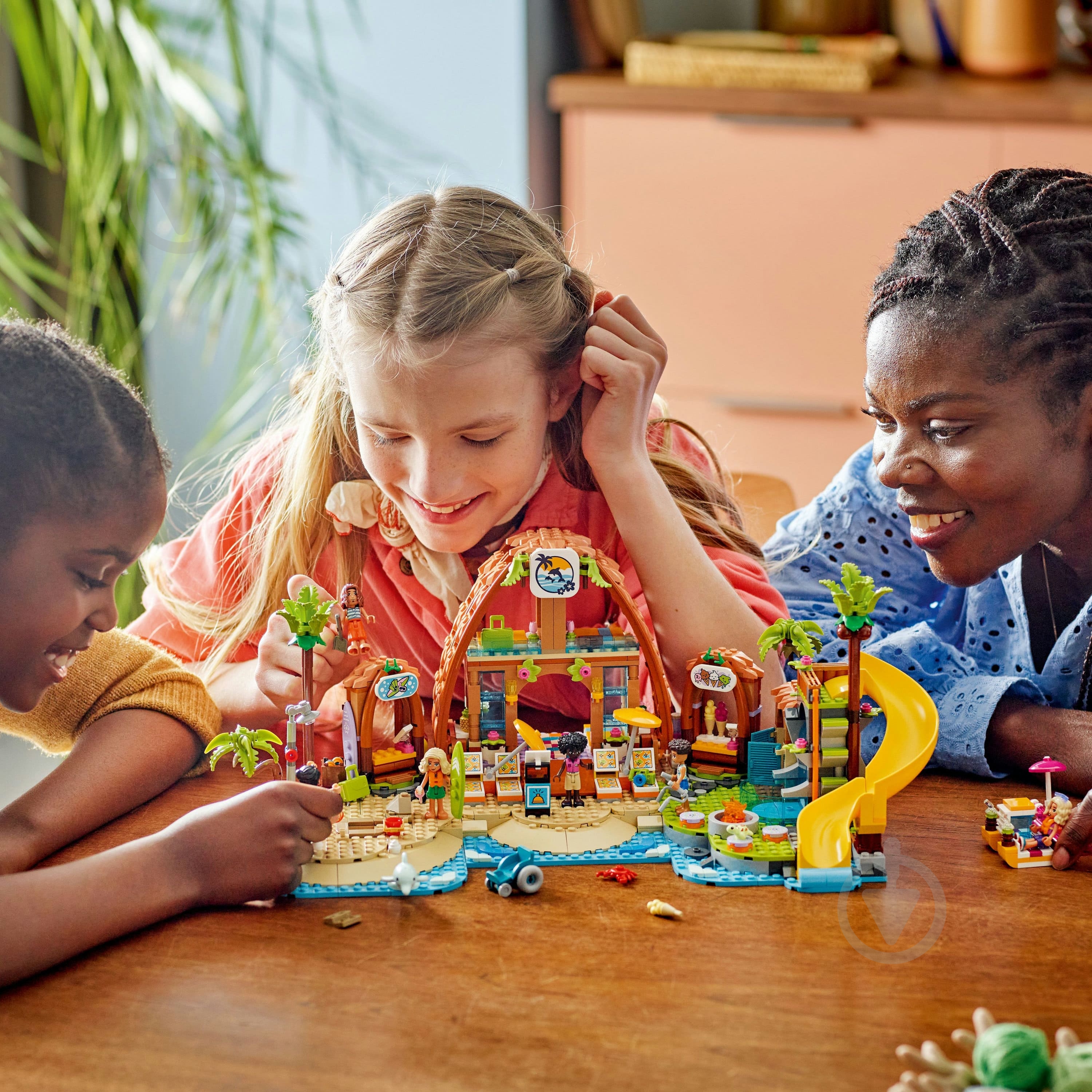Конструктор LEGO Friends Пляжний курорт для сімейного відпочинку 42673 - фото 4