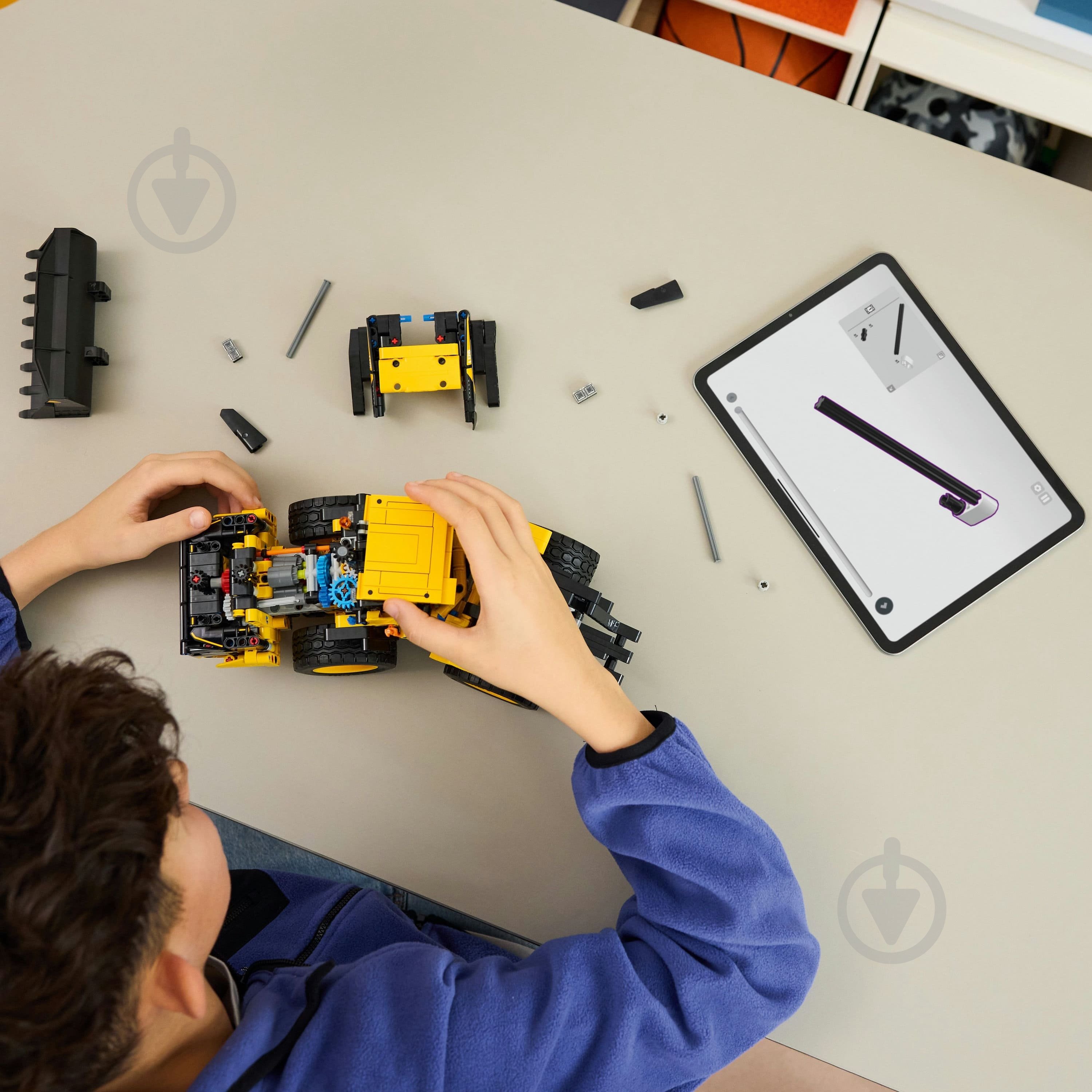 Конструктор LEGO Technic Колісний навантажувач Volvo L120 Electric 42209 - фото 5