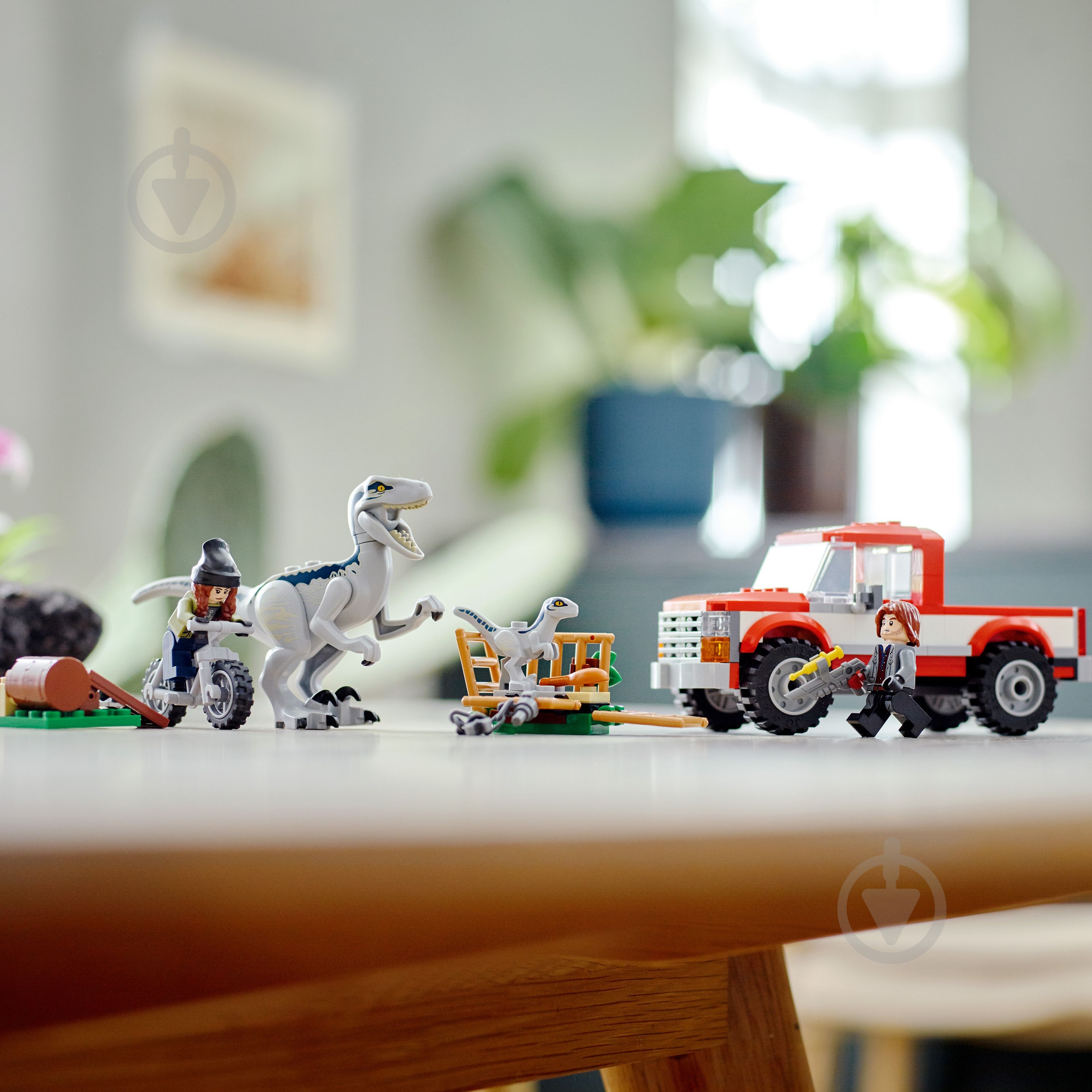 Конструктор LEGO Jurassic World Полювання на Блу і Бета-велоцираптора 76946 - фото 6