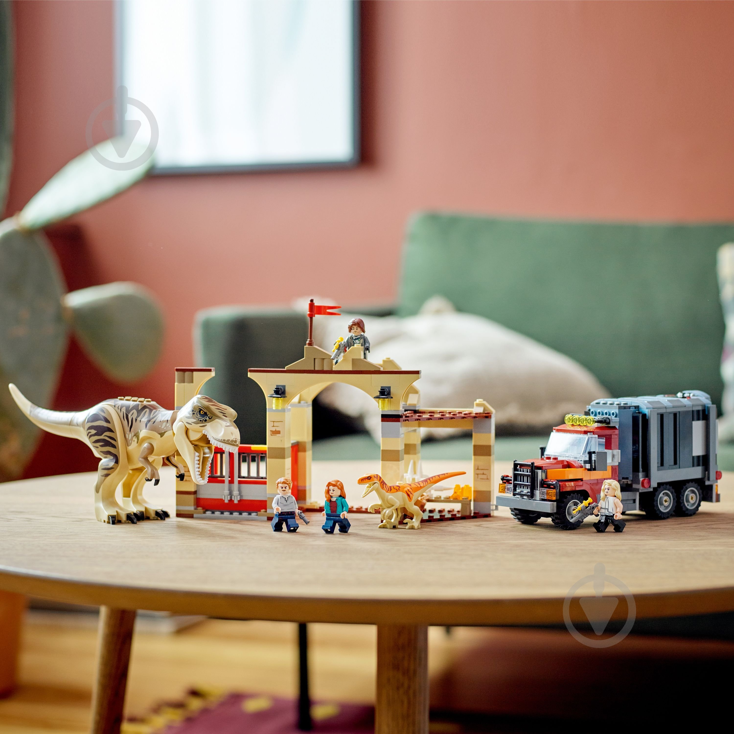 Конструктор LEGO Jurassic World Втеча тиранозавра і атроцираптора 76948 - фото 6 Конструктор LEGO Jurassic World Втеча тиранозавра і атроцираптора 76948 - фото 6