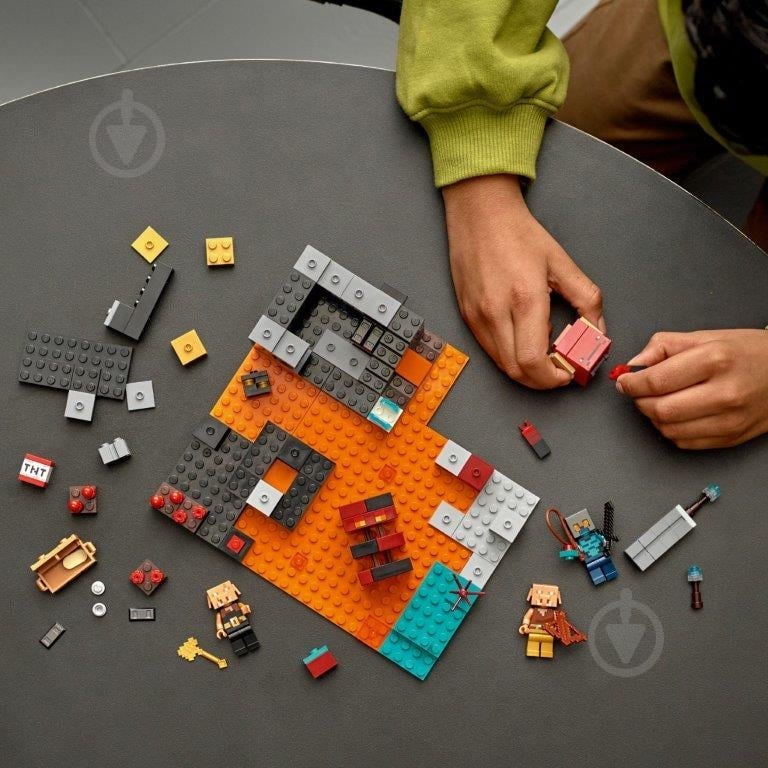 Конструктор LEGO Minecraft Бастион Нижнего мира 21185 - фото 5