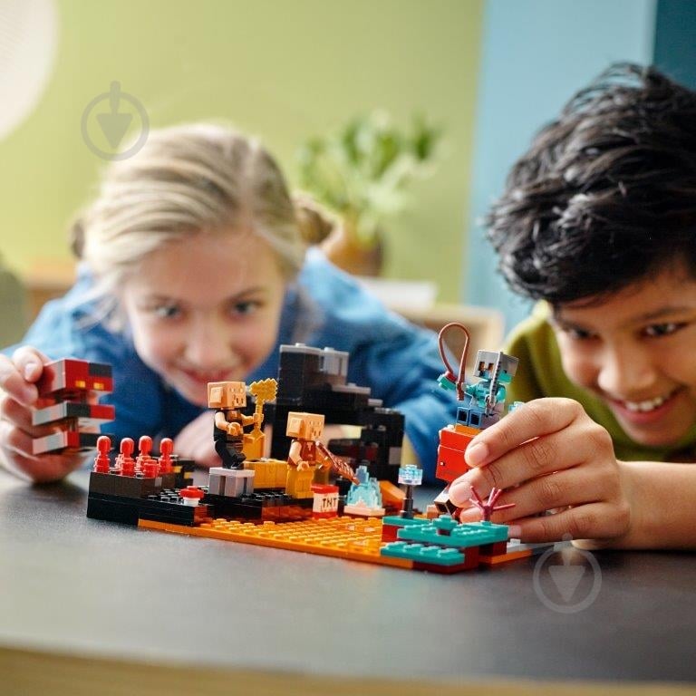 Конструктор LEGO Minecraft Бастион Нижнего мира 21185 - фото 4