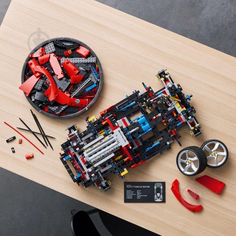 Конструктор LEGO Technic Ferrari Daytona SP3 42143 - фото 6