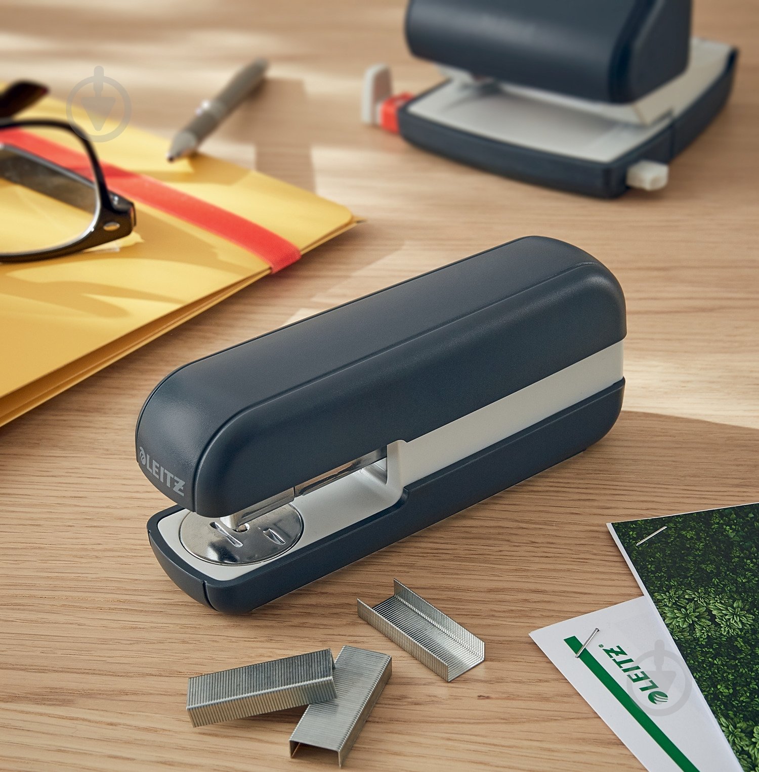 Степлер Cosy 30 лист. серый 5567-00-89 Leitz - фото 6 Степлер Cosy 30 лист. серый 5567-00-89 Leitz - фото 6