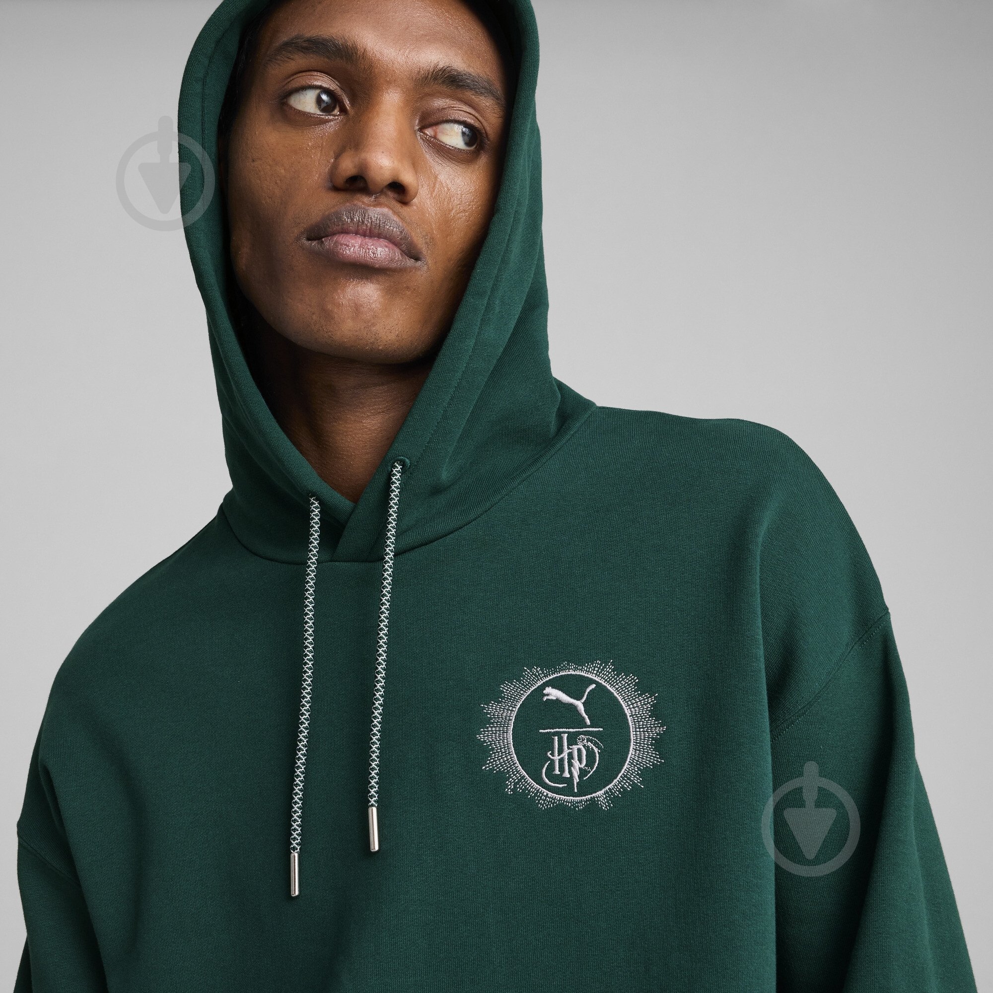 Джемпер Puma x HARRY POTTER Relaxed Graphic Hoodie TR 63009360 р.2XL зелений - фото 4 Джемпер Puma x HARRY POTTER Relaxed Graphic Hoodie TR 63009360 р.2XL зелений - фото 4