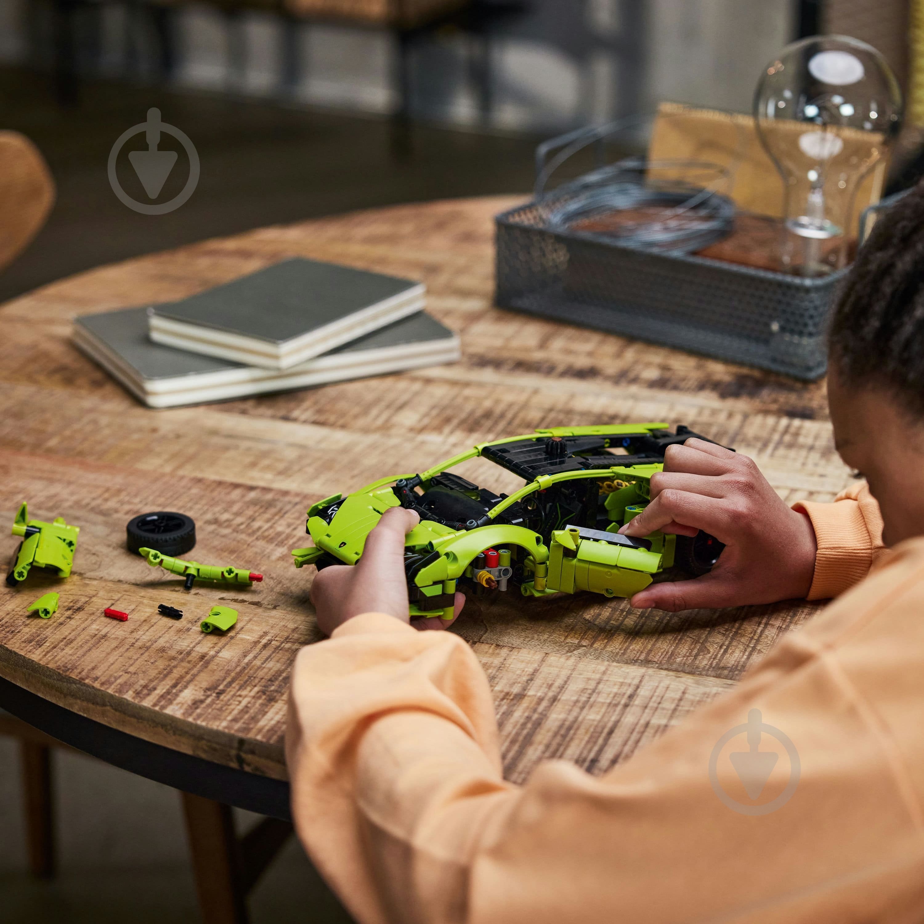 Конструктор LEGO Technic Lamborghini Huracán Tecnica 42161 - фото 5
