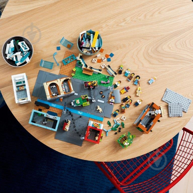 Конструктор LEGO City Центр города 60380 - фото 6