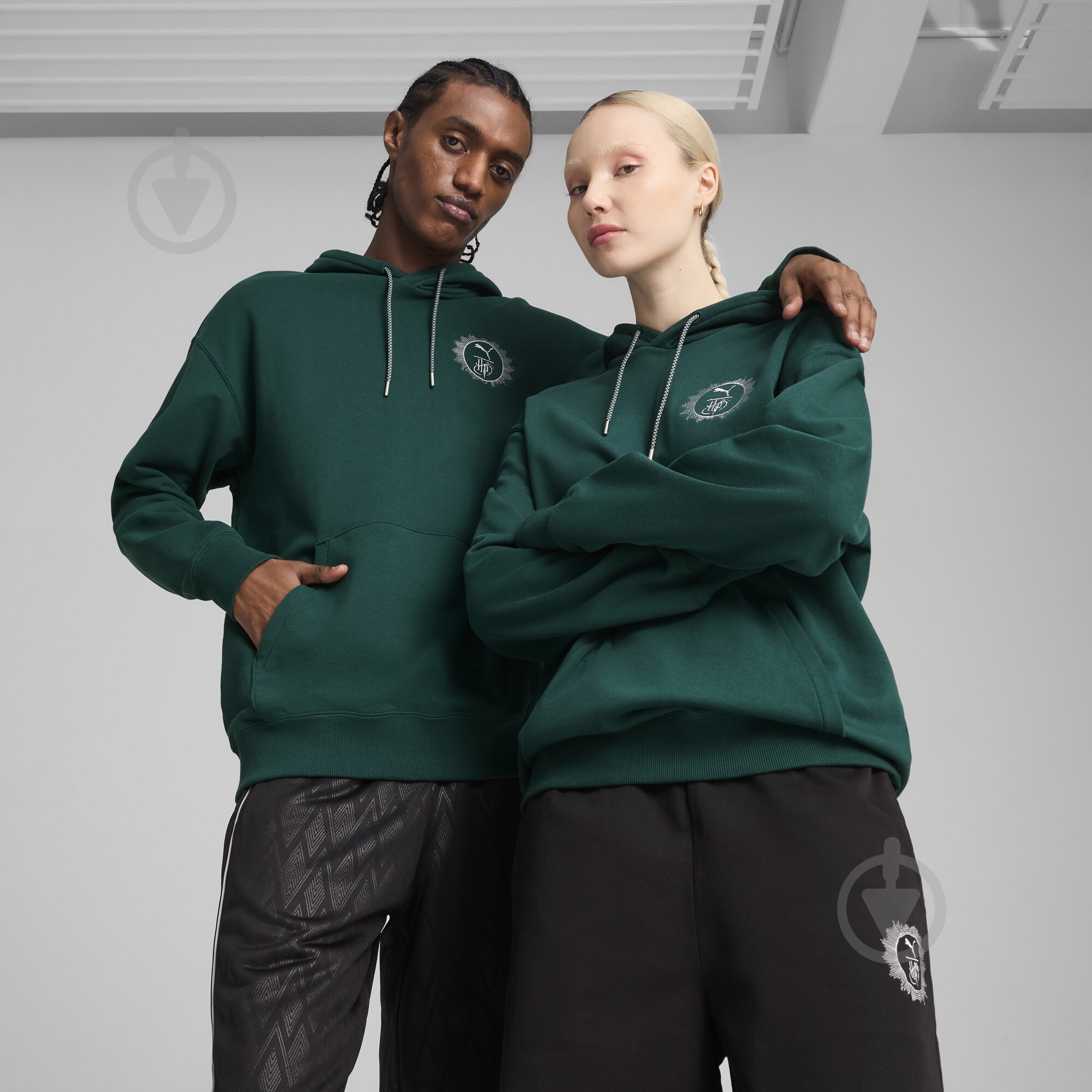 Джемпер Puma x HARRY POTTER Relaxed Graphic Hoodie TR 63009360 р.XL зелений - фото 3 Джемпер Puma x HARRY POTTER Relaxed Graphic Hoodie TR 63009360 р.XL зелений - фото 3