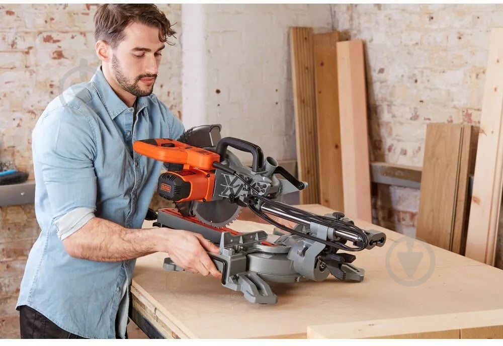 Пила торцювальна Black+Decker BES700 - фото 7
