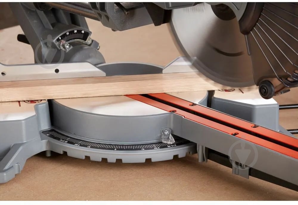 Пила торцювальна Black+Decker BES700 - фото 2