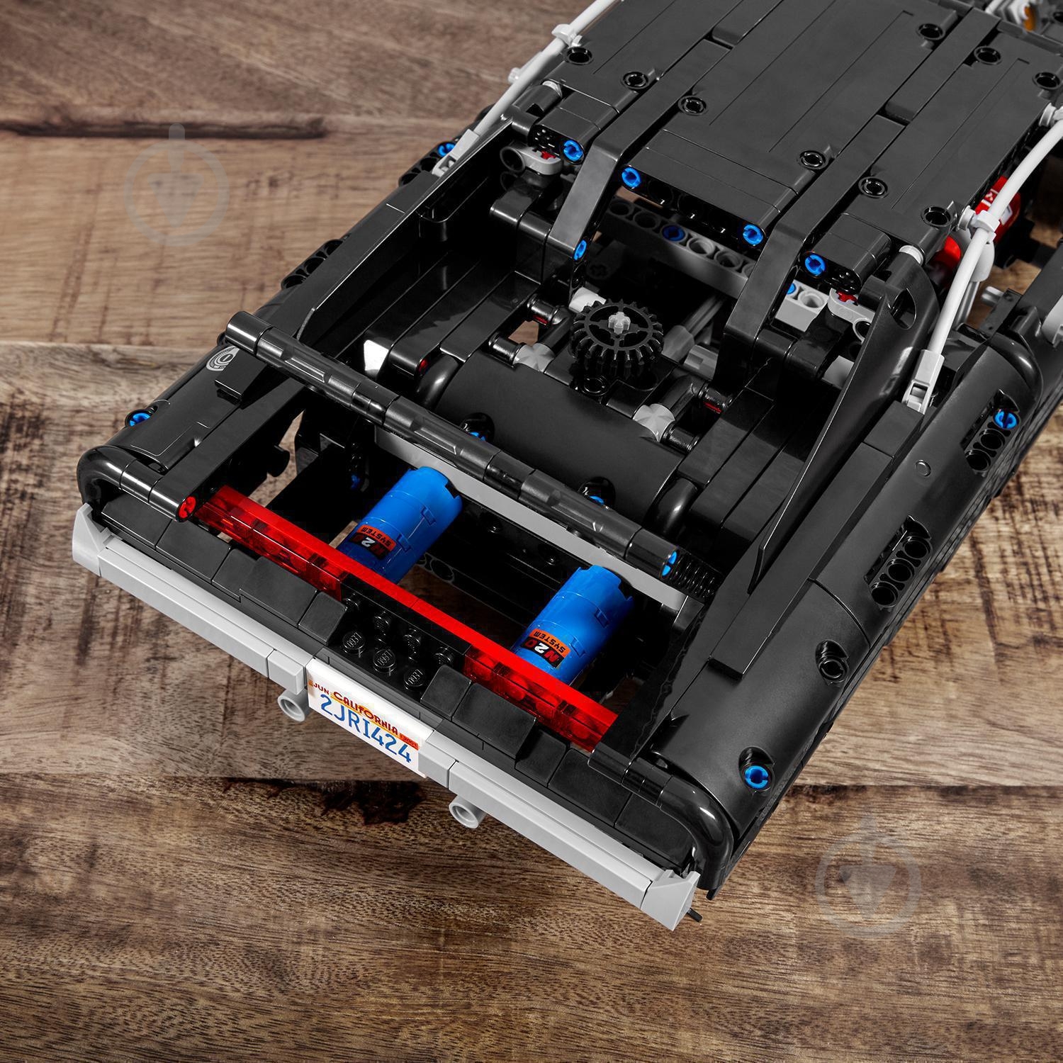 Конструктор LEGO Technic Dom's Dodge Charger 42111 - фото 8