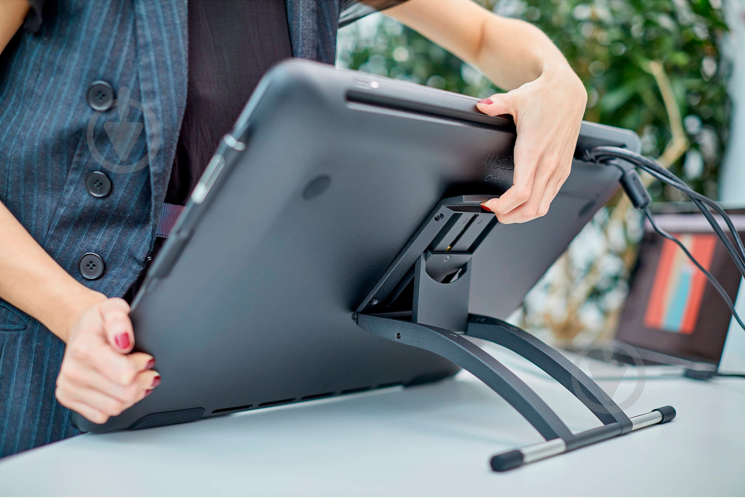 Планшет Wacom Cintiq 22 21,5" DTK2260K0A black - фото 12 Планшет Wacom Cintiq 22 21,5" DTK2260K0A black - фото 12